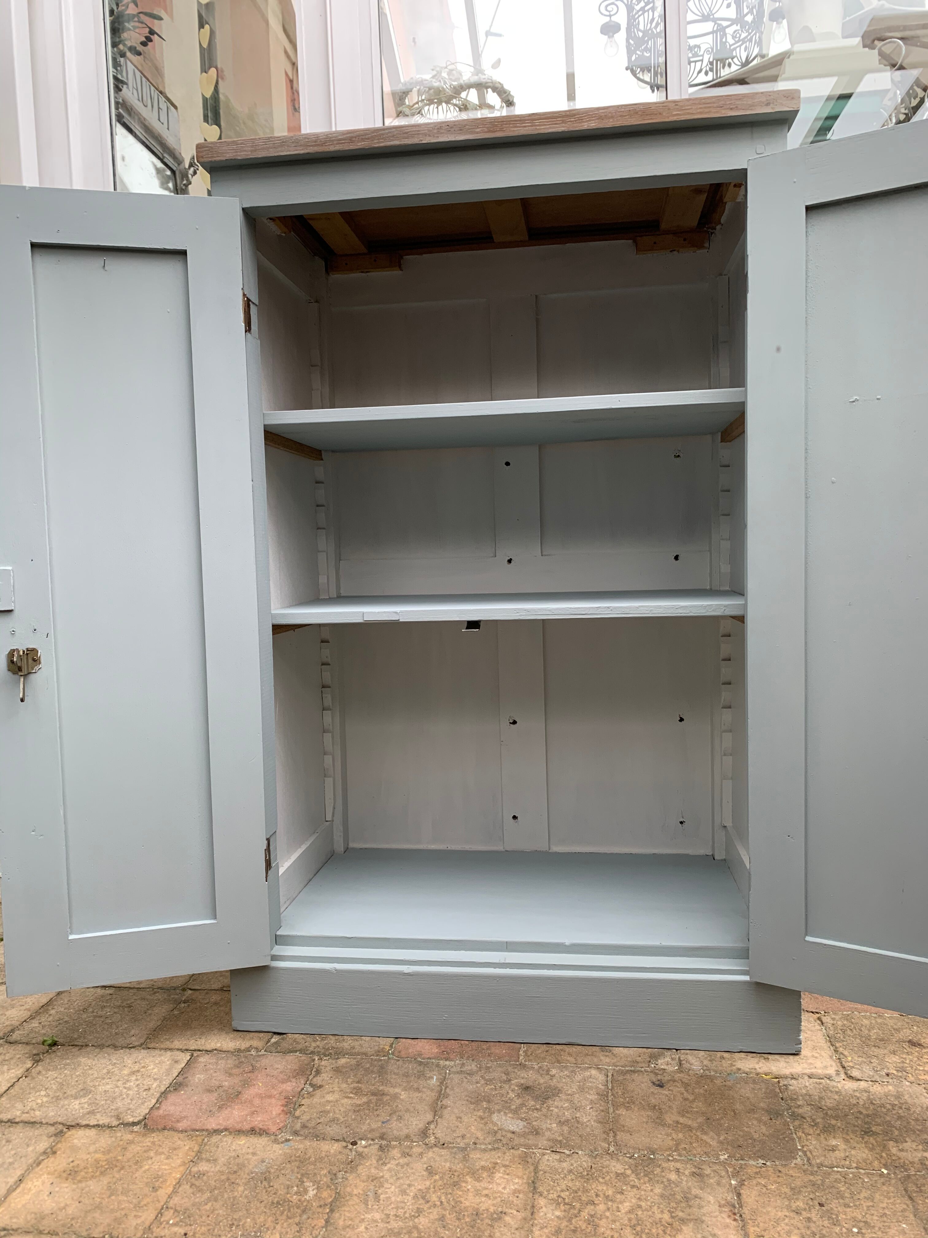 Parisian buffet green grey