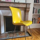 chaises gainées de cuir jaune 60's