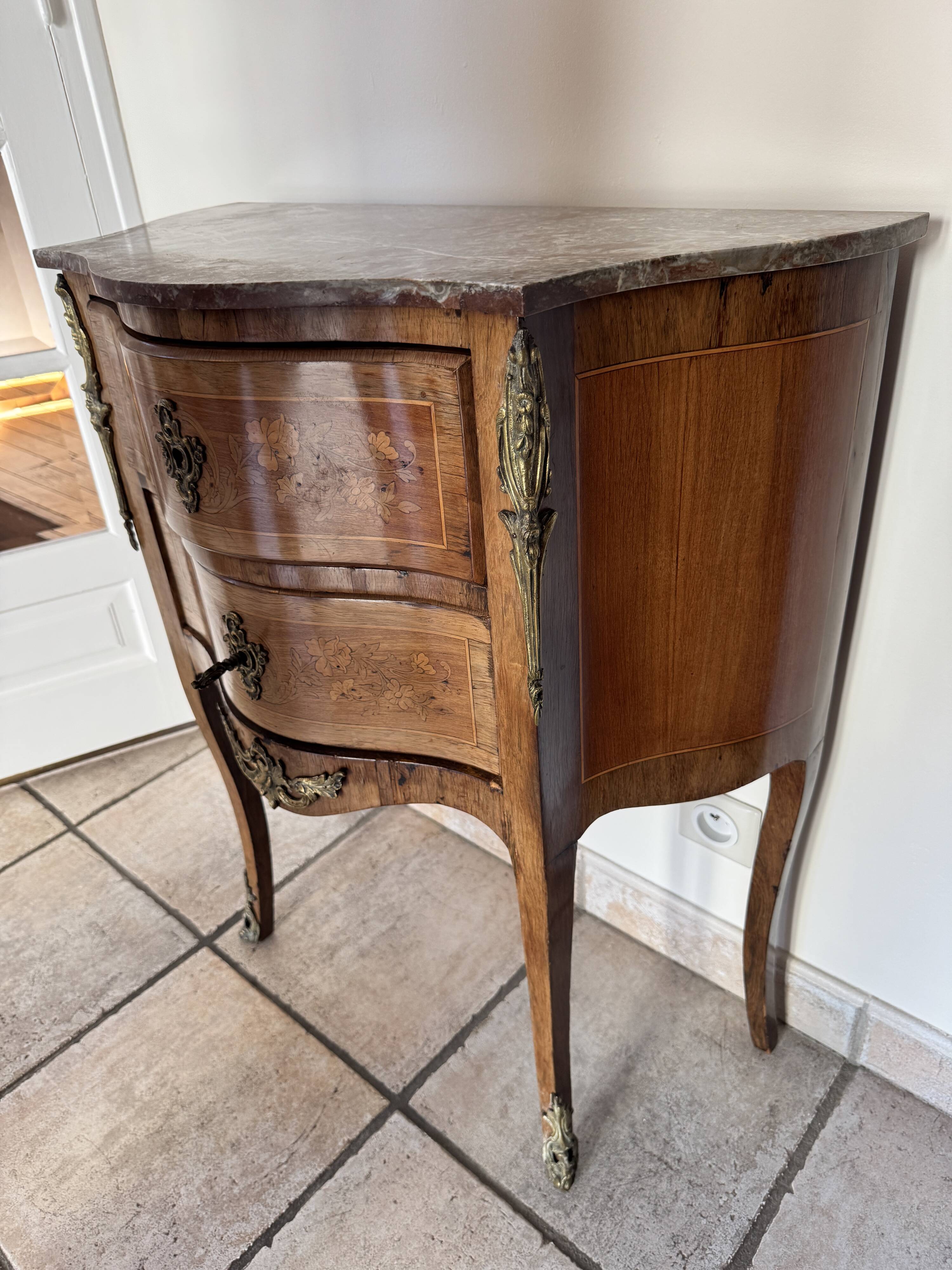 Small curved chest of drawers in Louis XV style