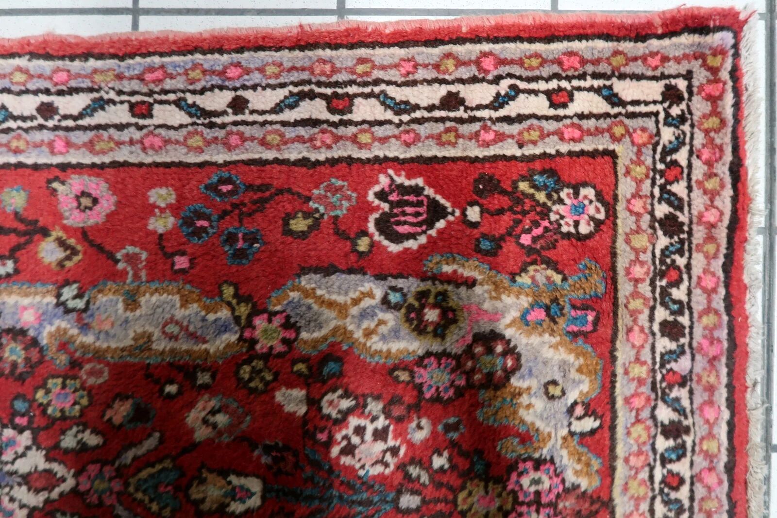 1920s handmade antique wool floral medallion rug, red, 87 × 151 cm - 1C1297