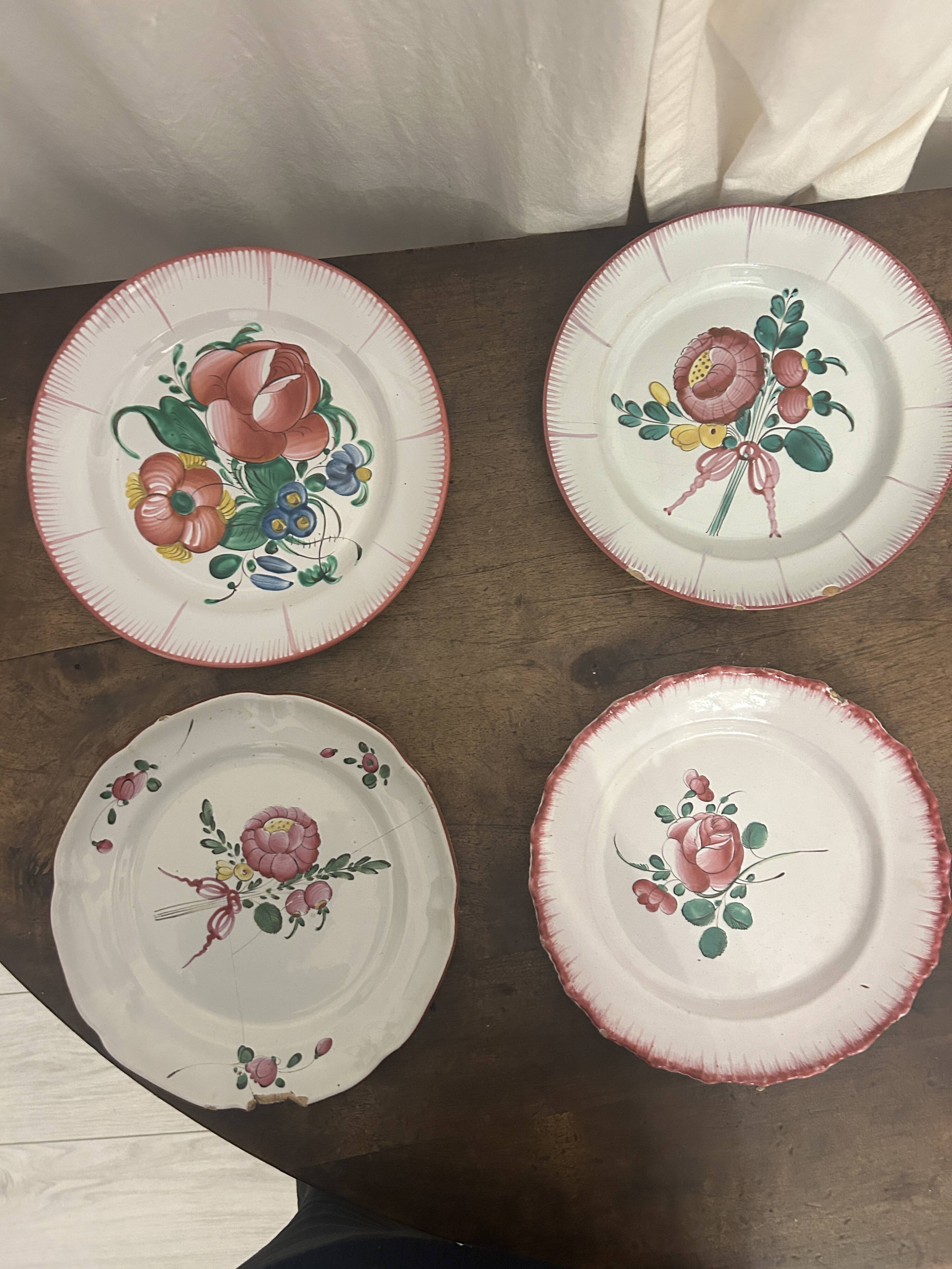 Set of 4 Islettes earthenware plates – 18th century – floral decoration