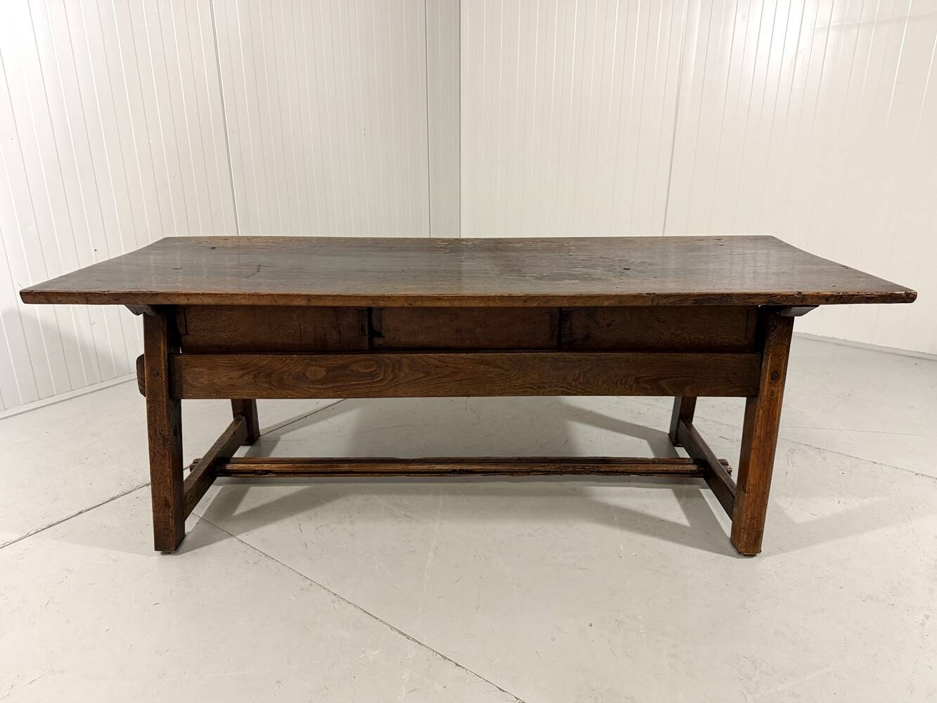 Table basse espagnole antique brutaliste