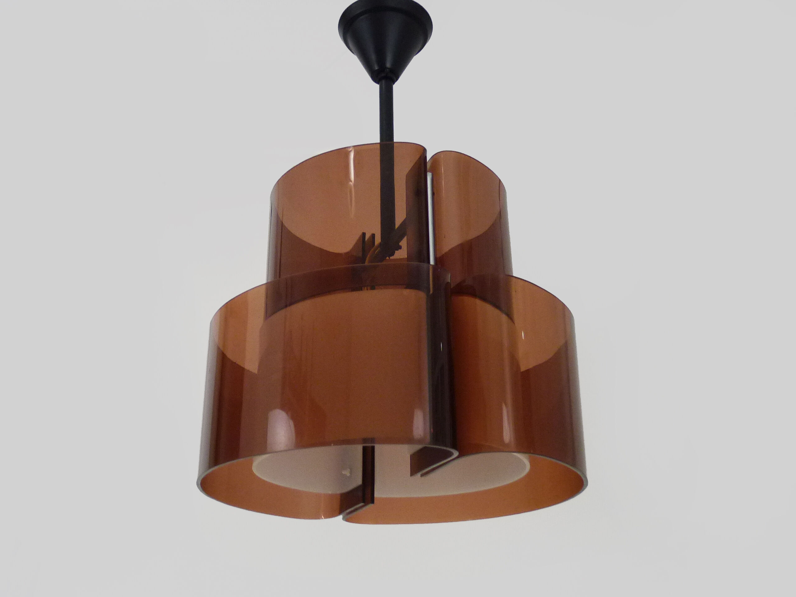 Suspension vintage en plexiglas fumé et blanc double feux. Année 60
