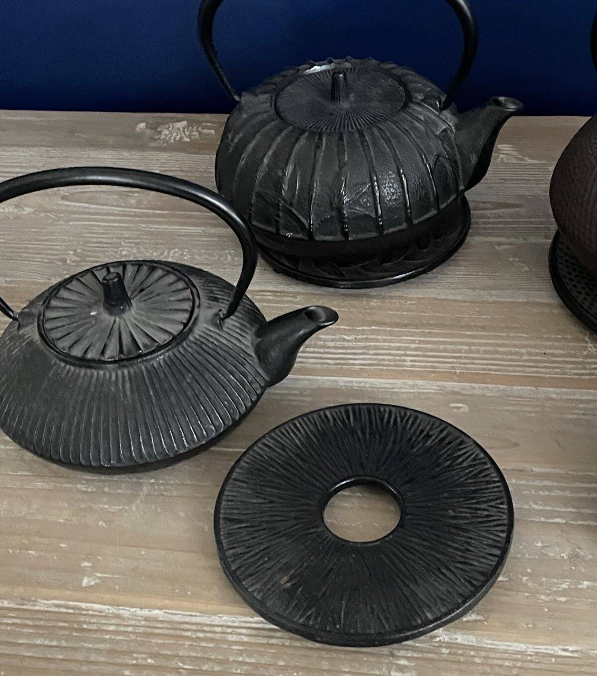 Set of 4 Japanese teapots