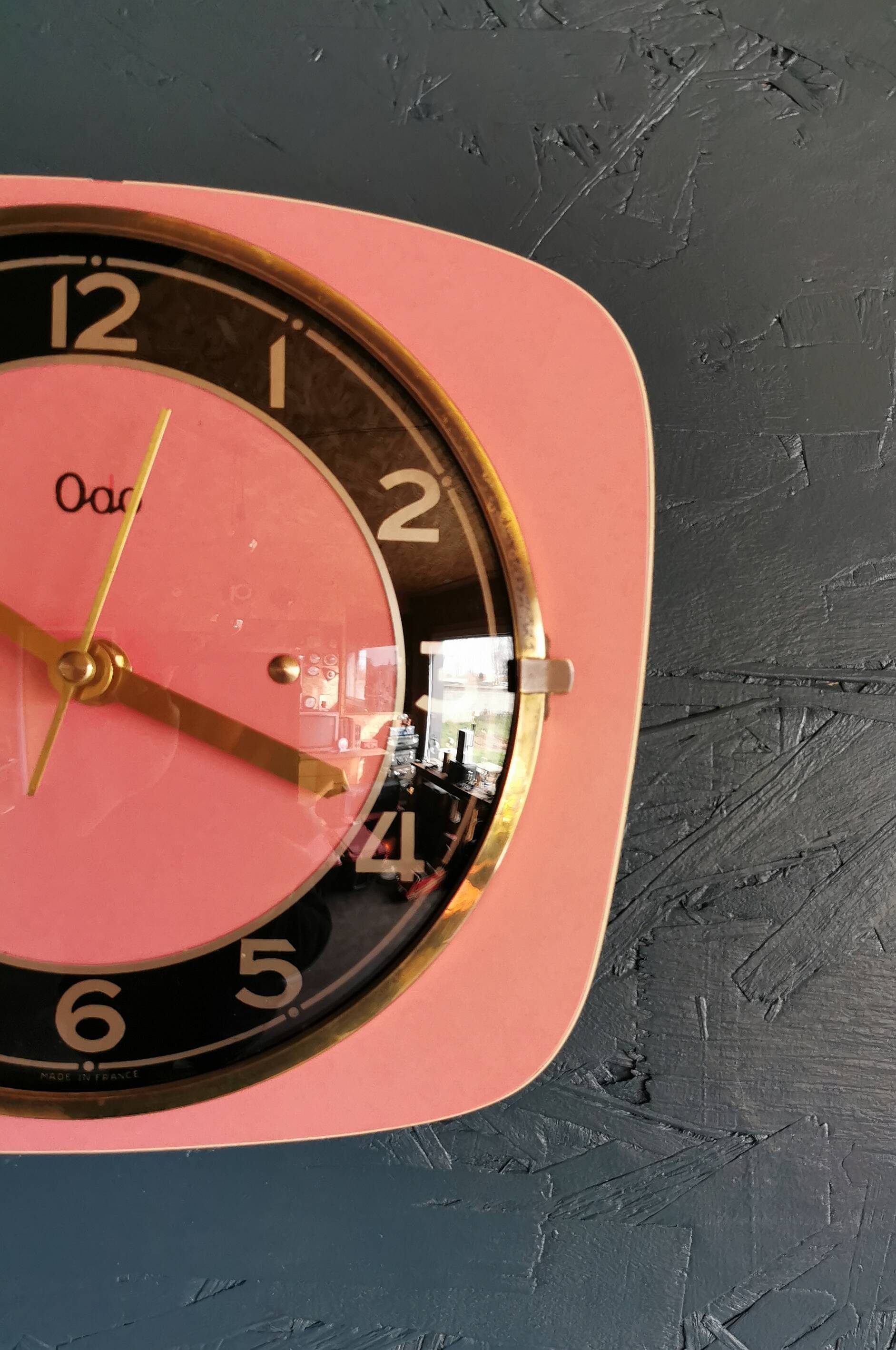 Vintage formica clock silent trapeze wall pendulum "Odo pink black"