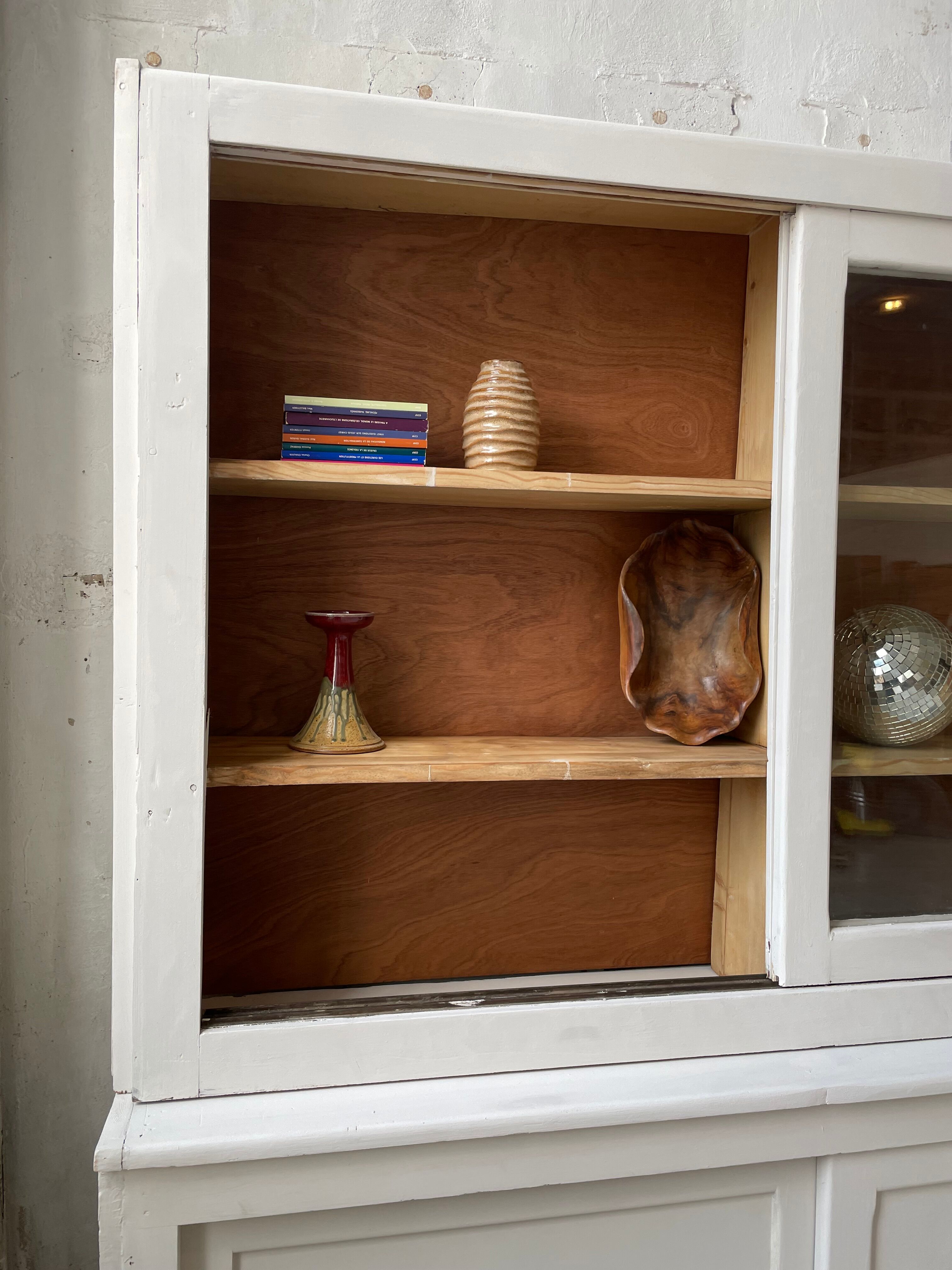 Library showcase ivory white sliding doors