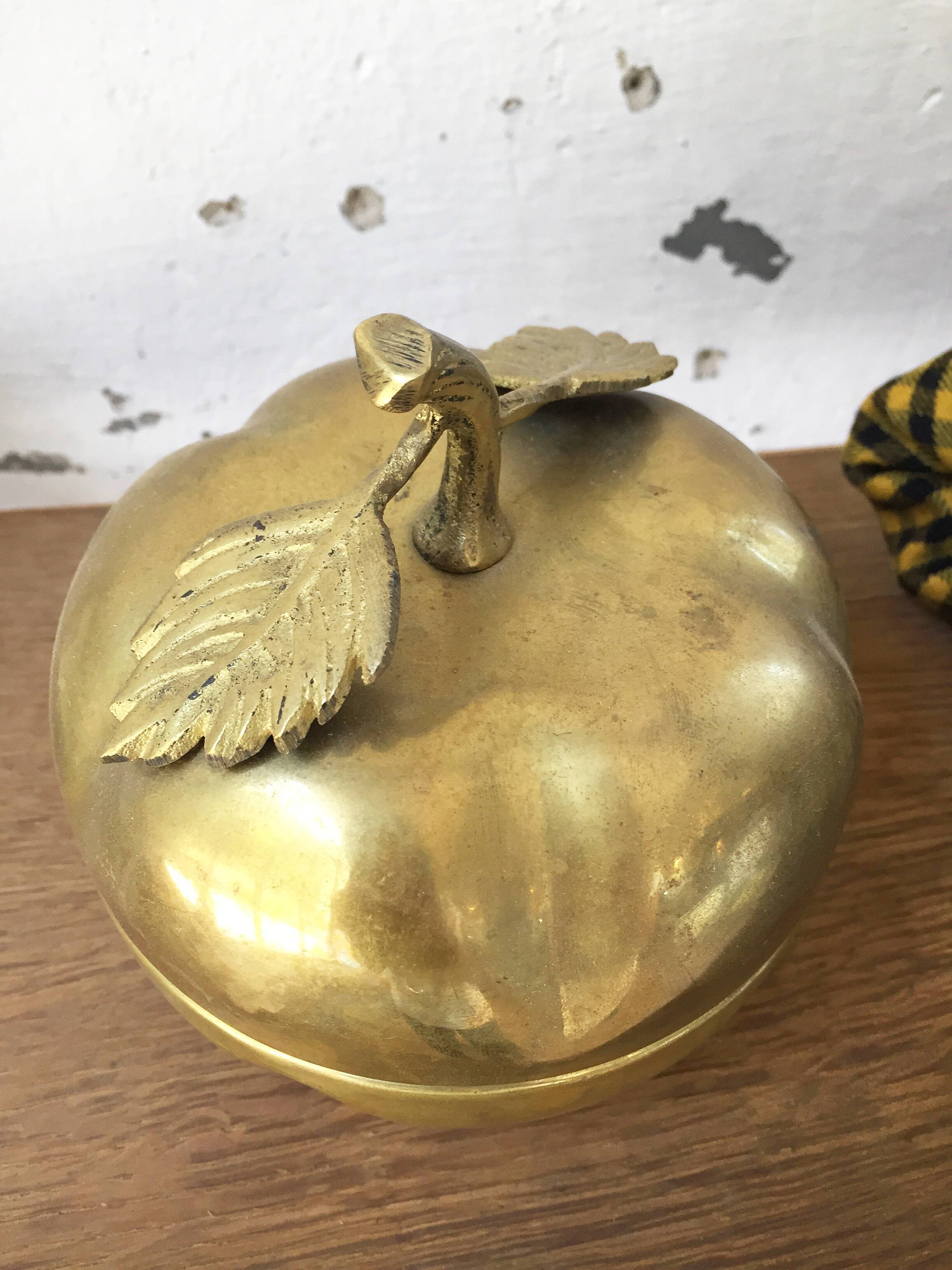 Box apple brass