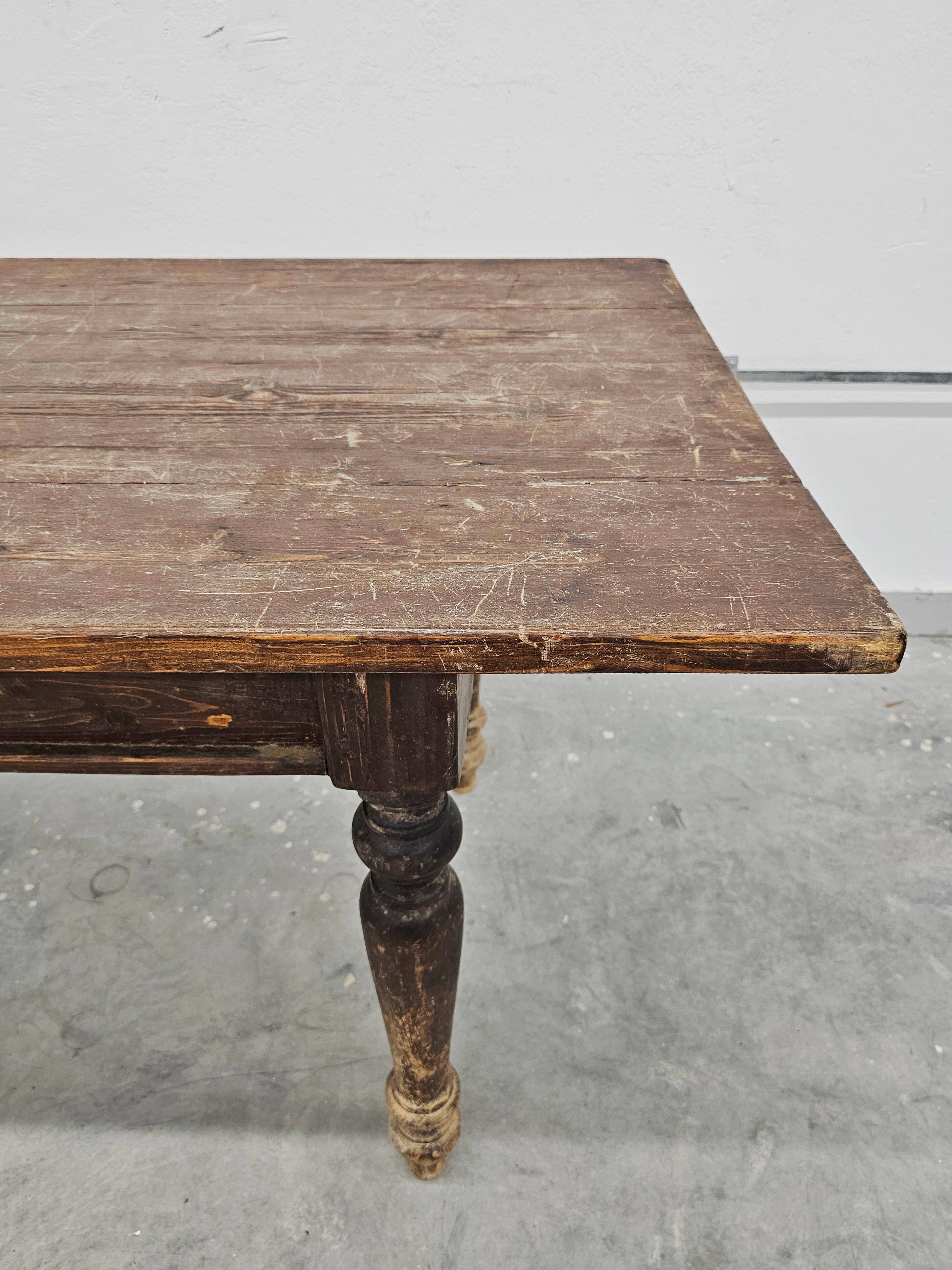 XXL Victorian farmhouse table in solid pine with patina, 1850s.