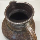 Grand vase pichet en grès brun avec anse