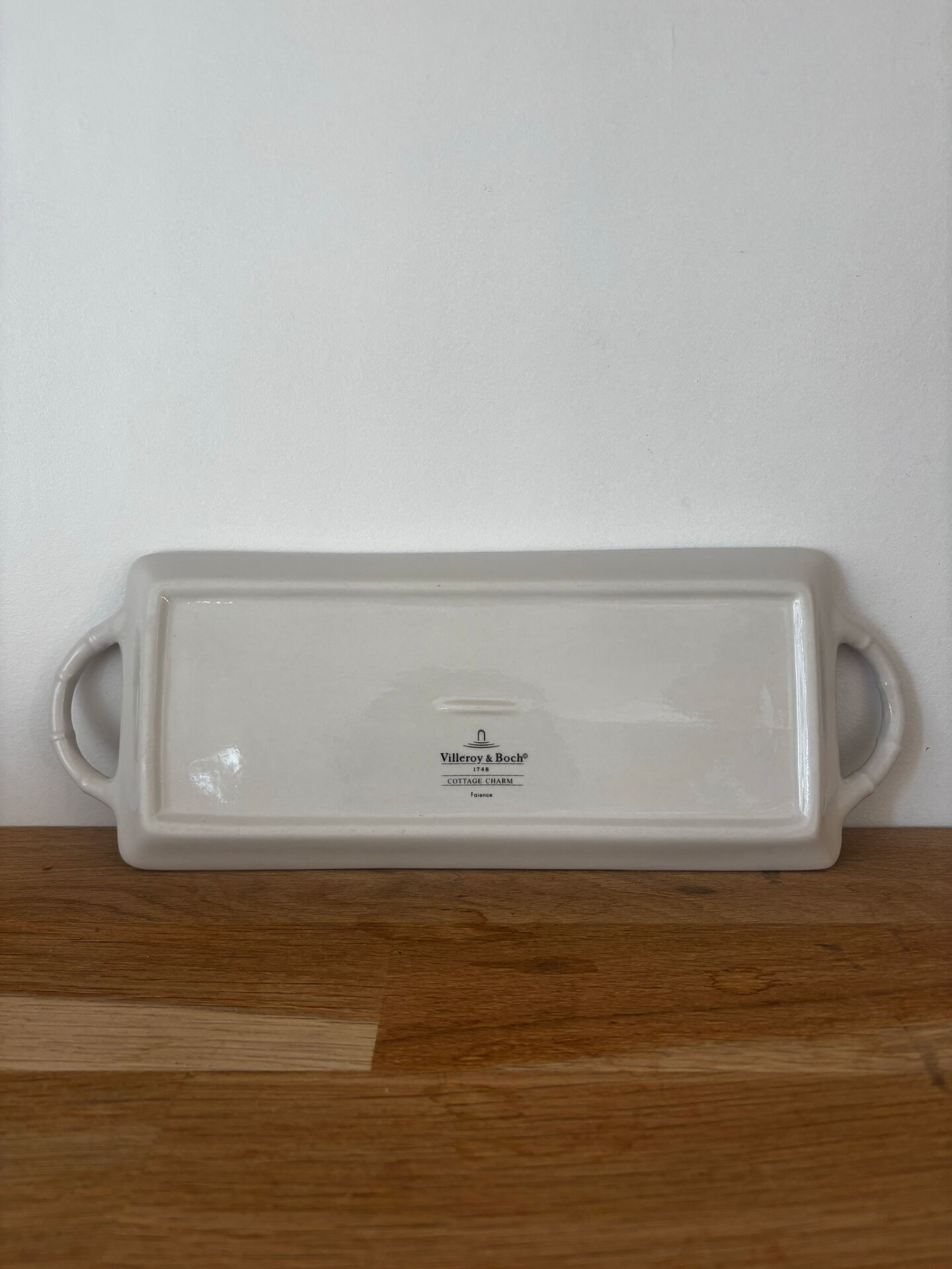 Beautiful platter or cake dish Villeroy and Boch cottage charm.