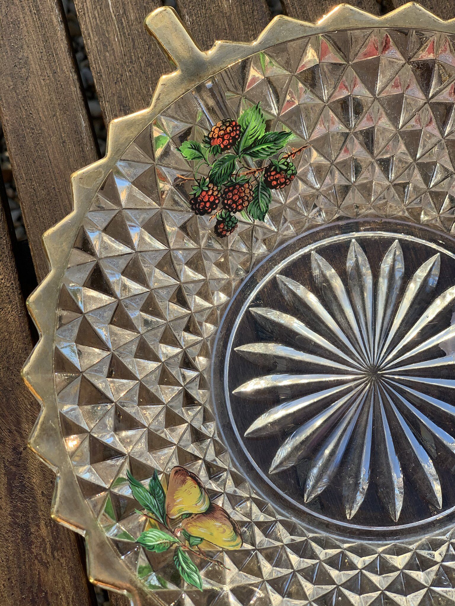 Diamond tip glass fruit cup