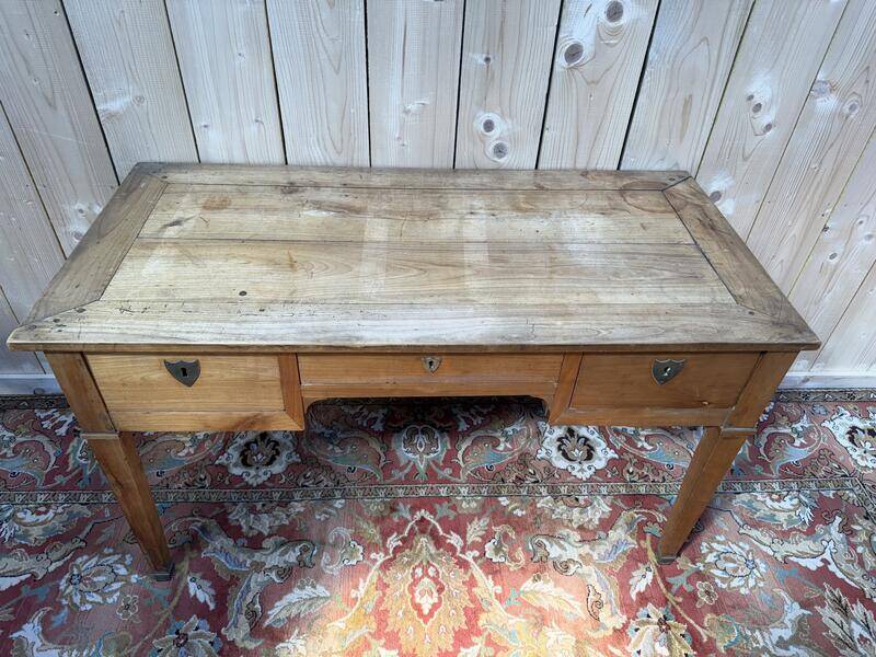 Bureau plat en merisier époque Louis XVI