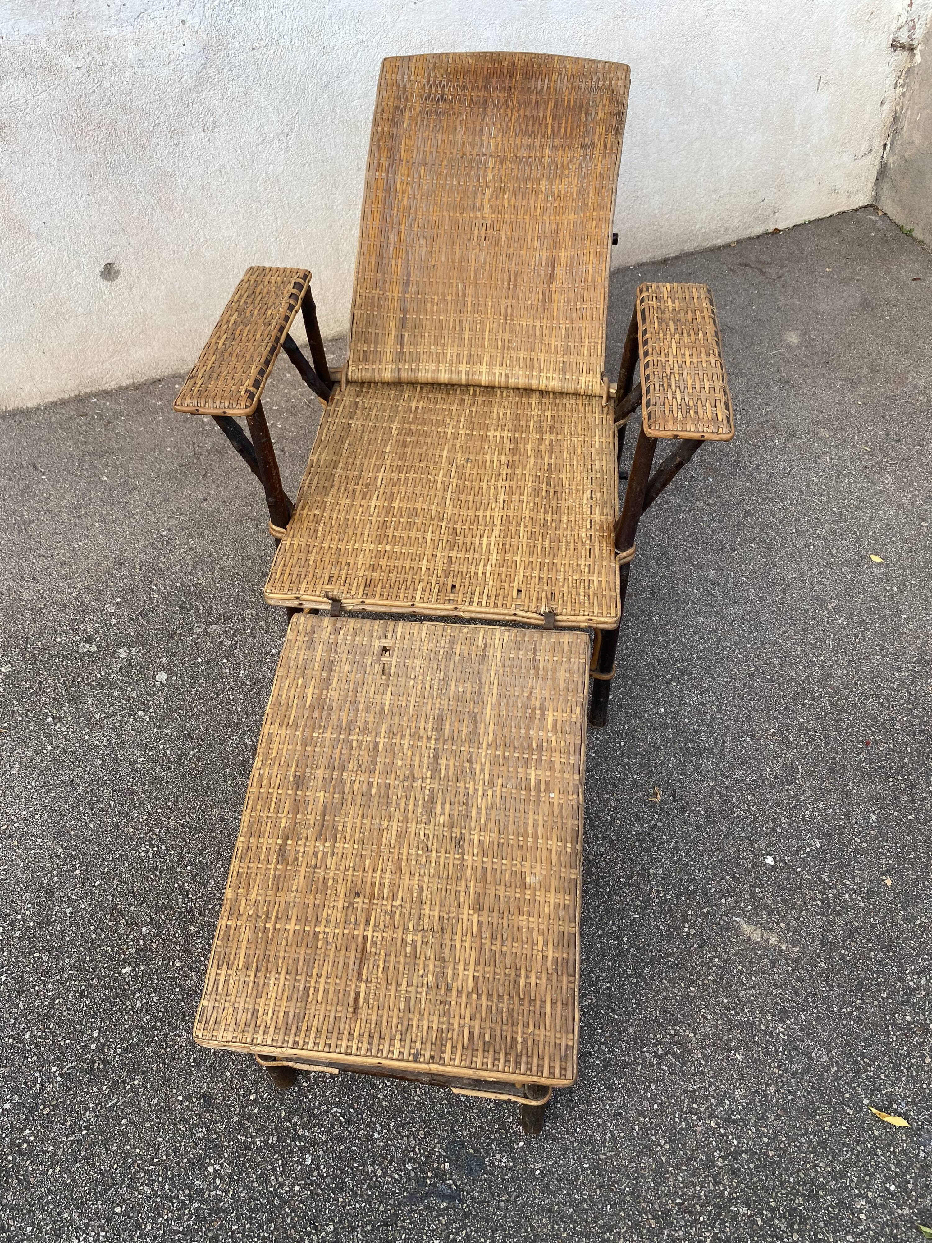 Wicker chaise longue