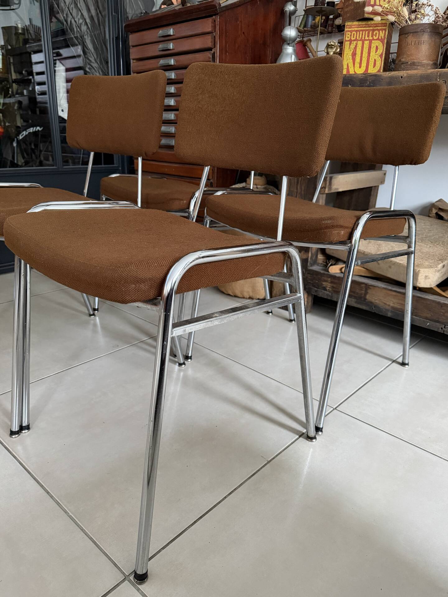 Set of 4 tubular chairs in chrome metal – Mid Century style