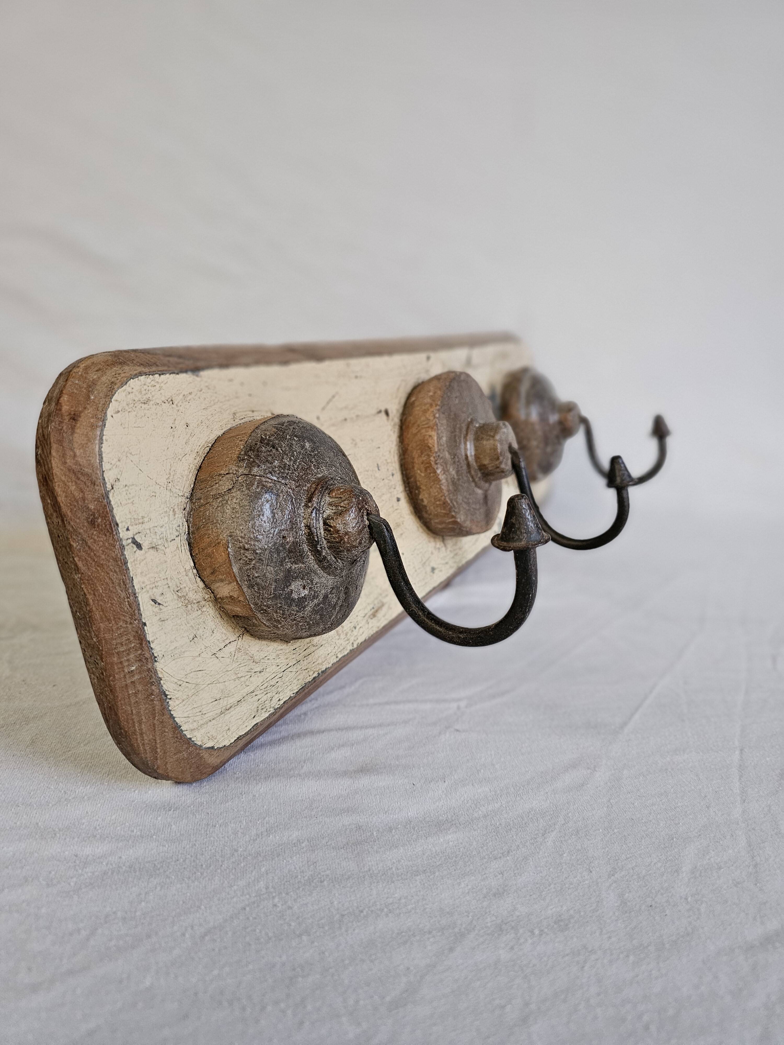 Ecru solid teak coat hook with 3 cast iron hooks