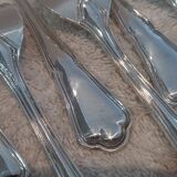 12 silver-plated oyster forks, 13.3cm contours