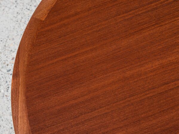 Table basse ronde danoise du milieu du siècle en teck et rotin par Johannes Andersen pour Silkeborg 1960