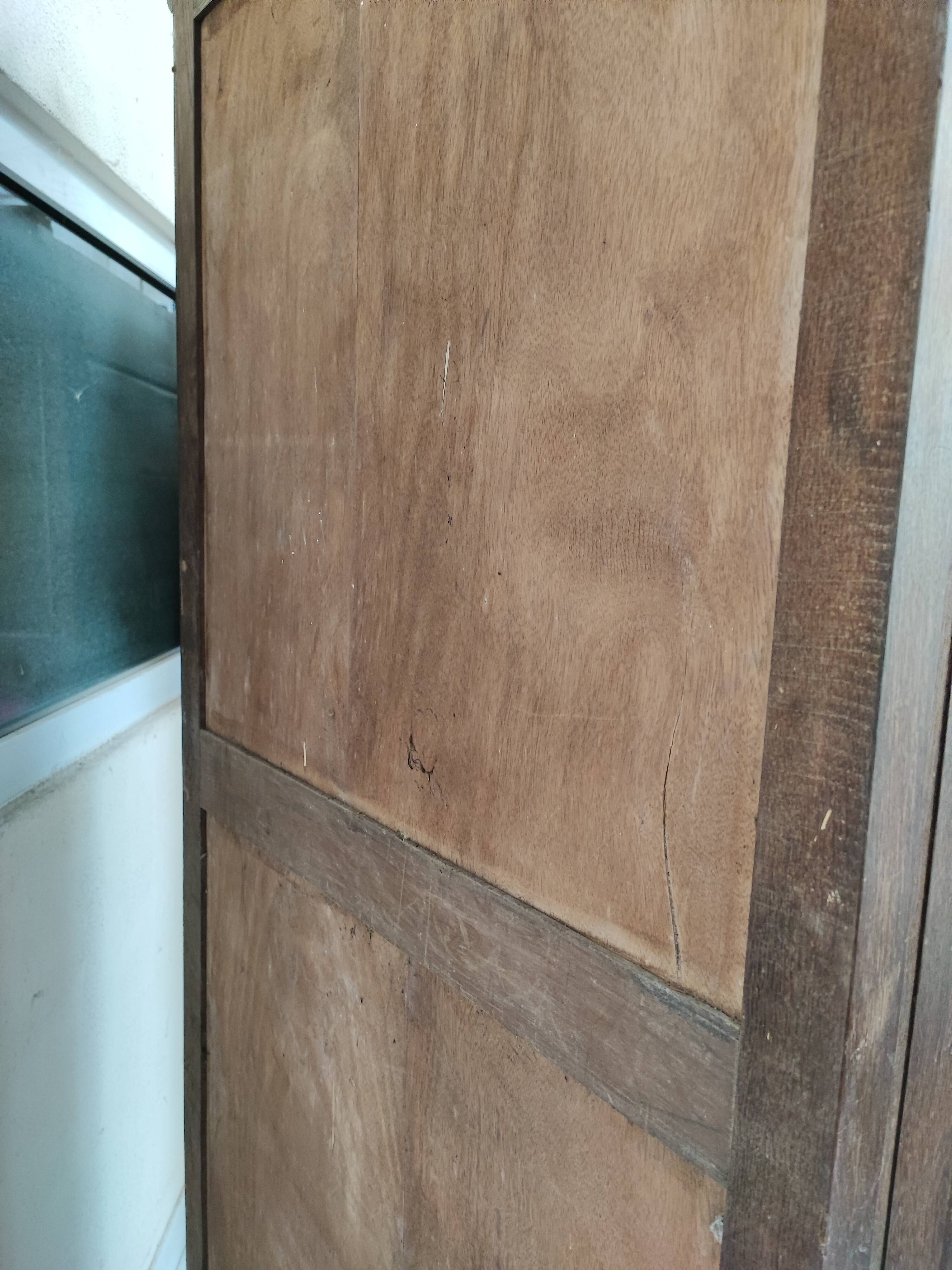 Bonnetière man standing cabinet a door