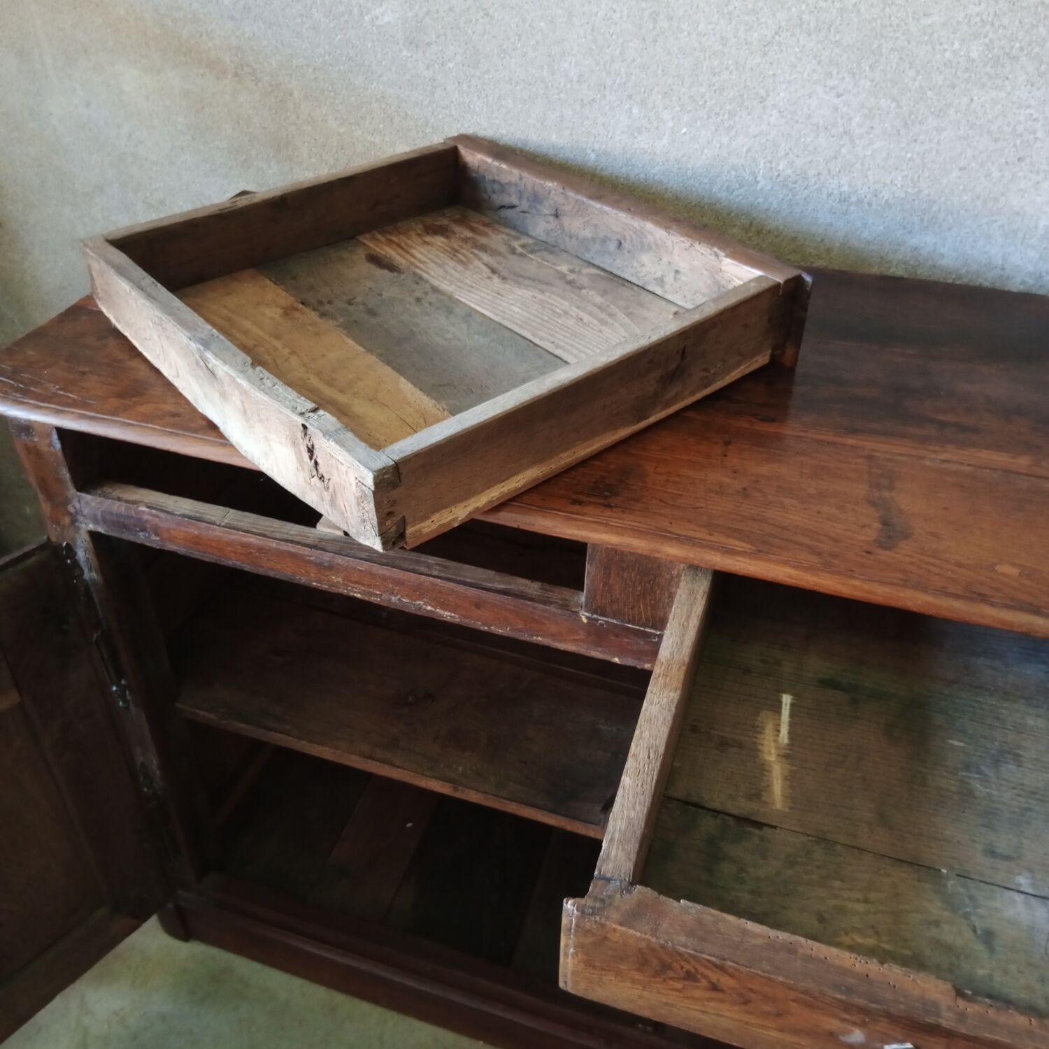 Rustic antique oak sideboard with 2 doors