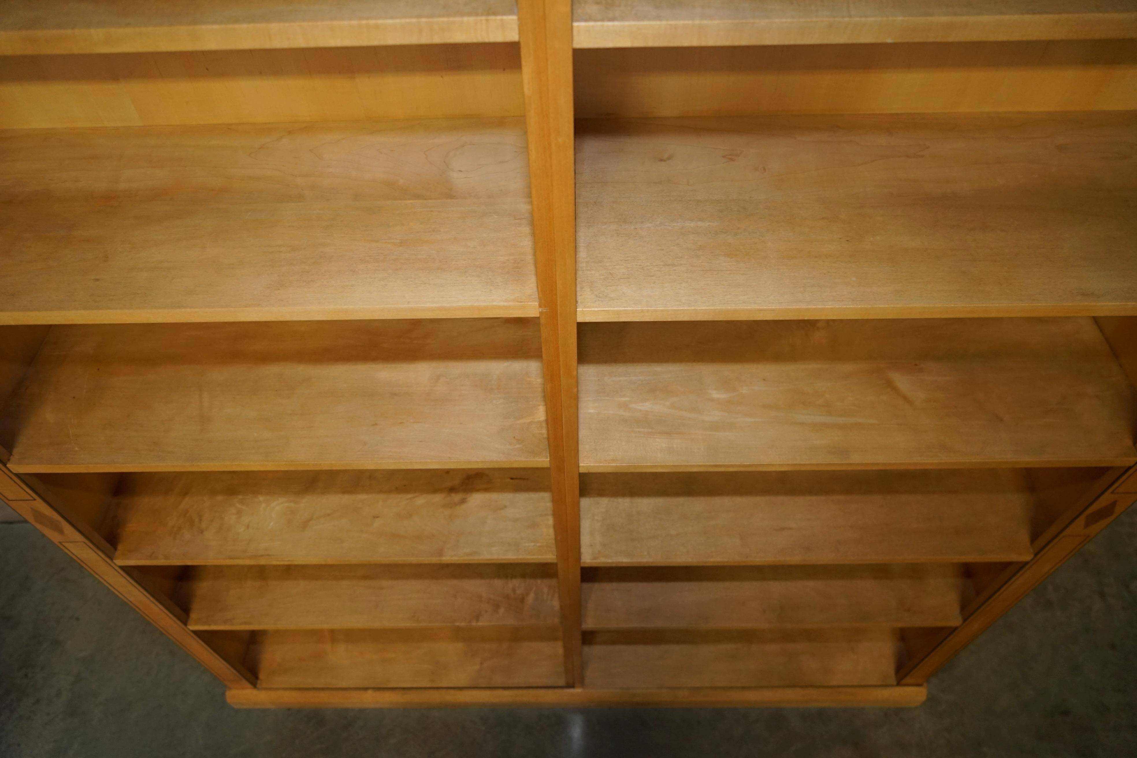Pair of large open bookshelves in satin birch and walnut, height 2.5 m.