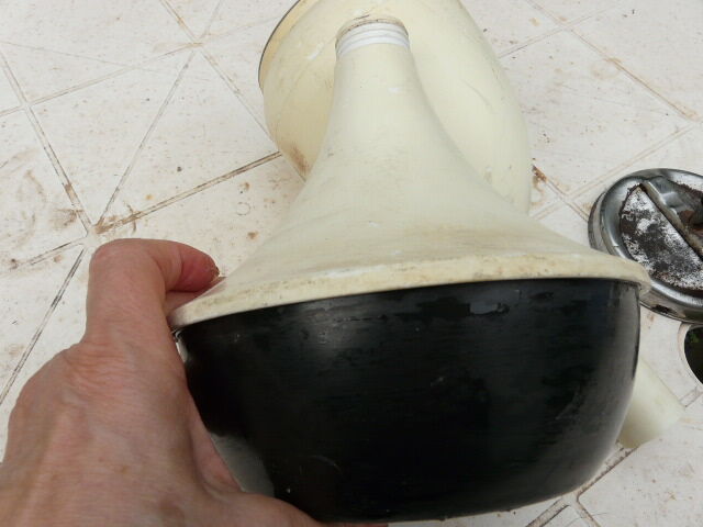 Tulip and culbuto standing ashtray