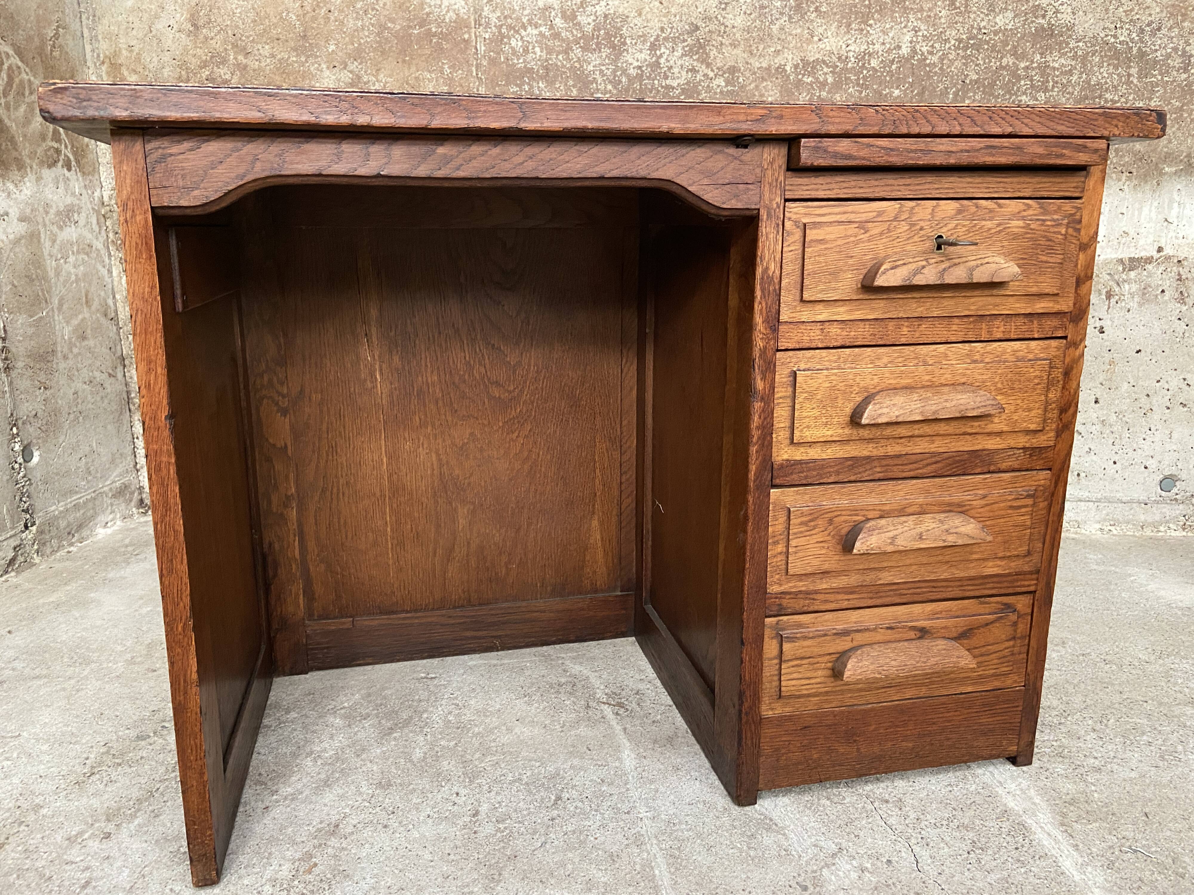 Small administrative style desk american style vintage 1950 oak