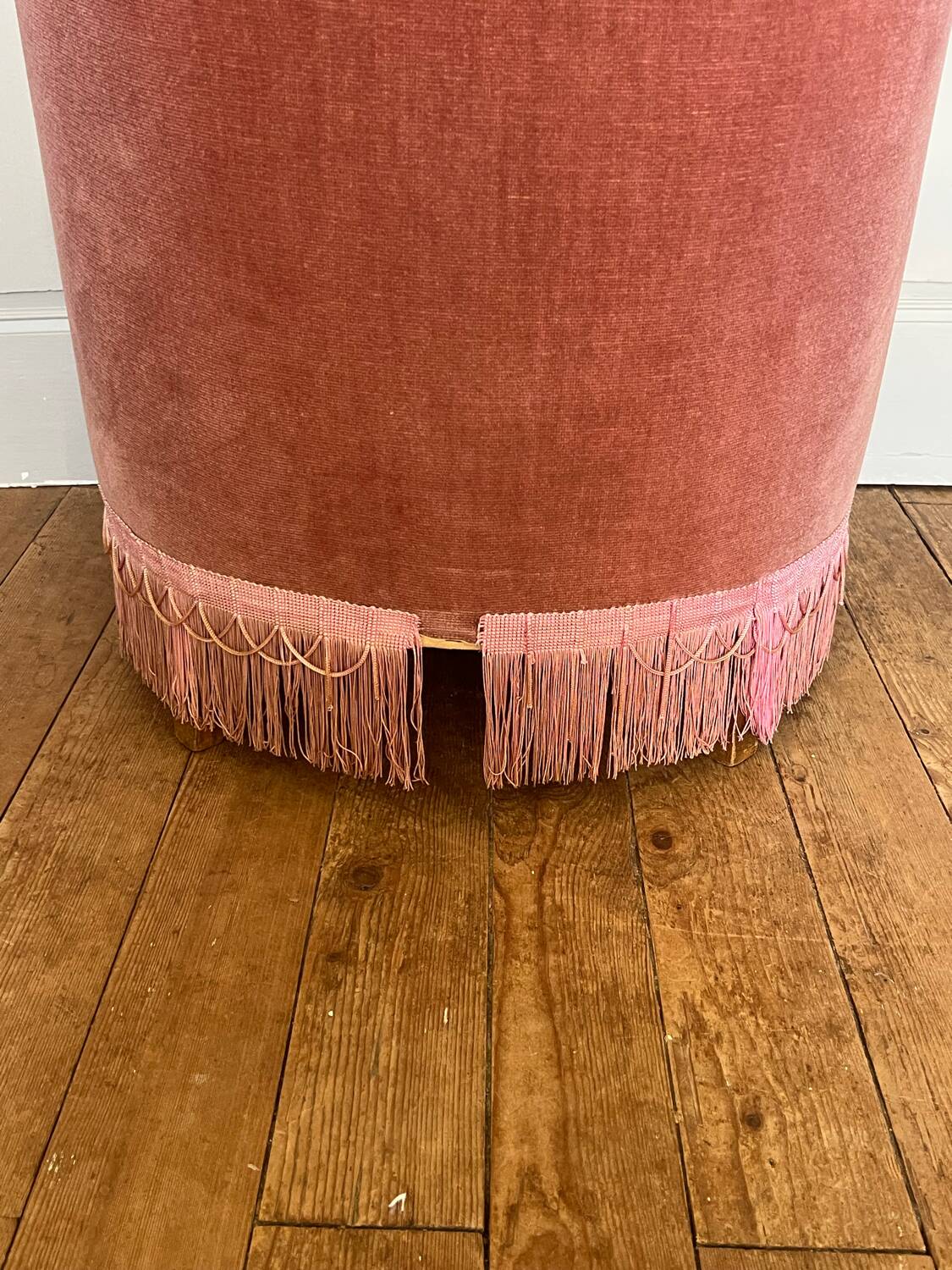 Small pink toad armchair