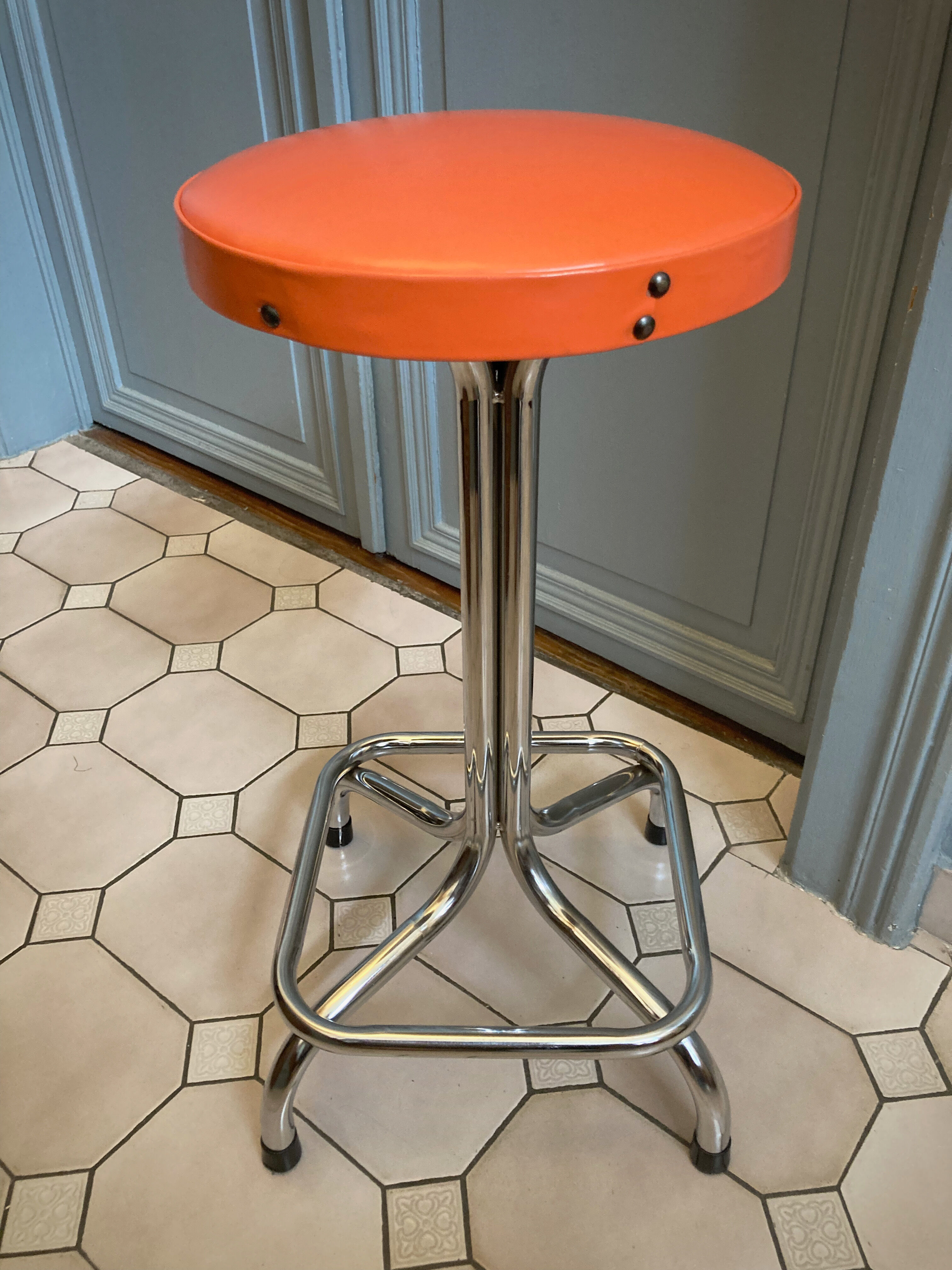 Duo of chair and stool 1970 orange and chromes