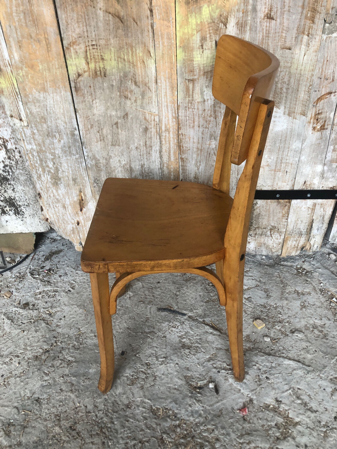 Chaise bistrot en bois clair vintage