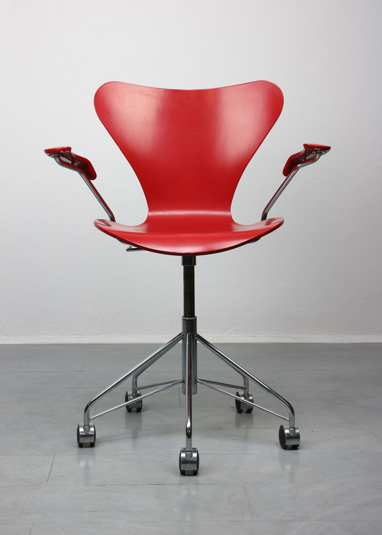 Chaise modèle 3217 Red Swivel par Arne Jacobsen pour Fritz Hansen