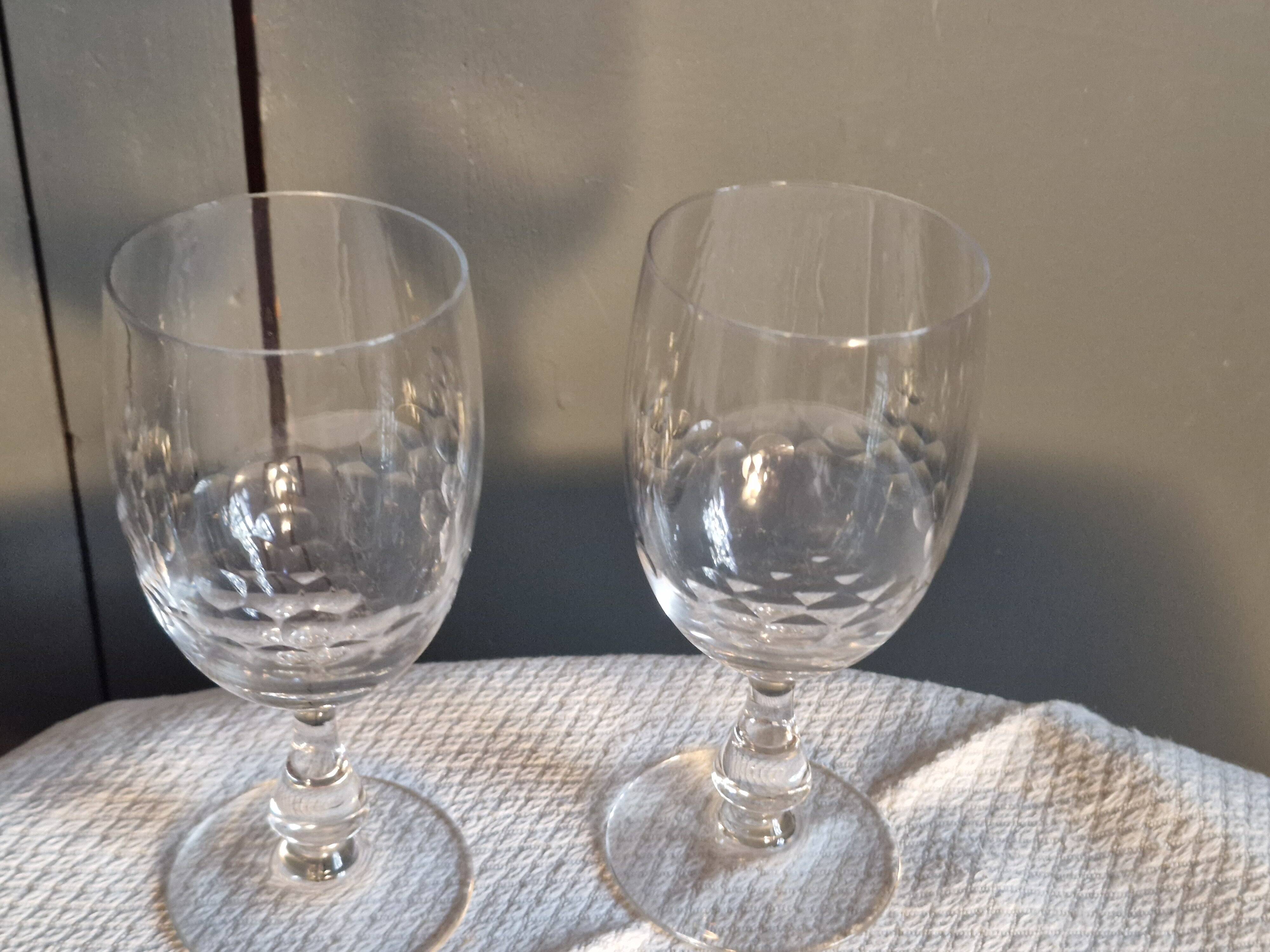 2 antique Baccarat crystal wine glasses, scale pattern, 20s/30s