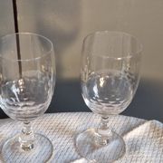 2 antique Baccarat crystal wine glasses, scale pattern, 20s/30s