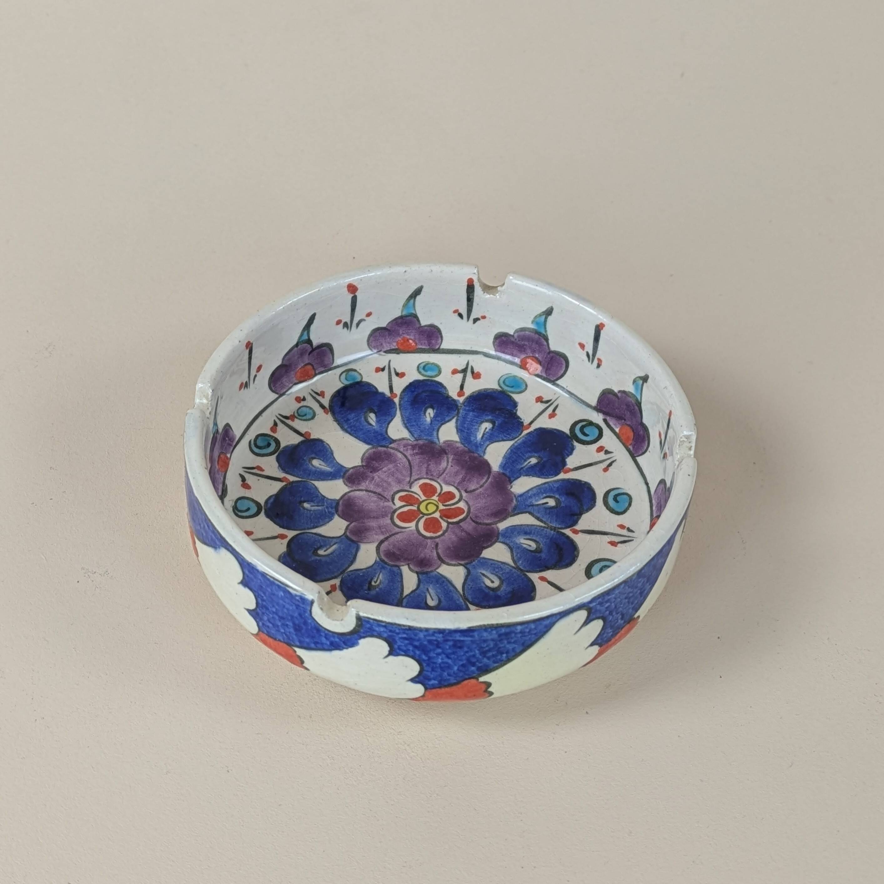 Cendrier céramique peint main motif floral vintage décoration bleu