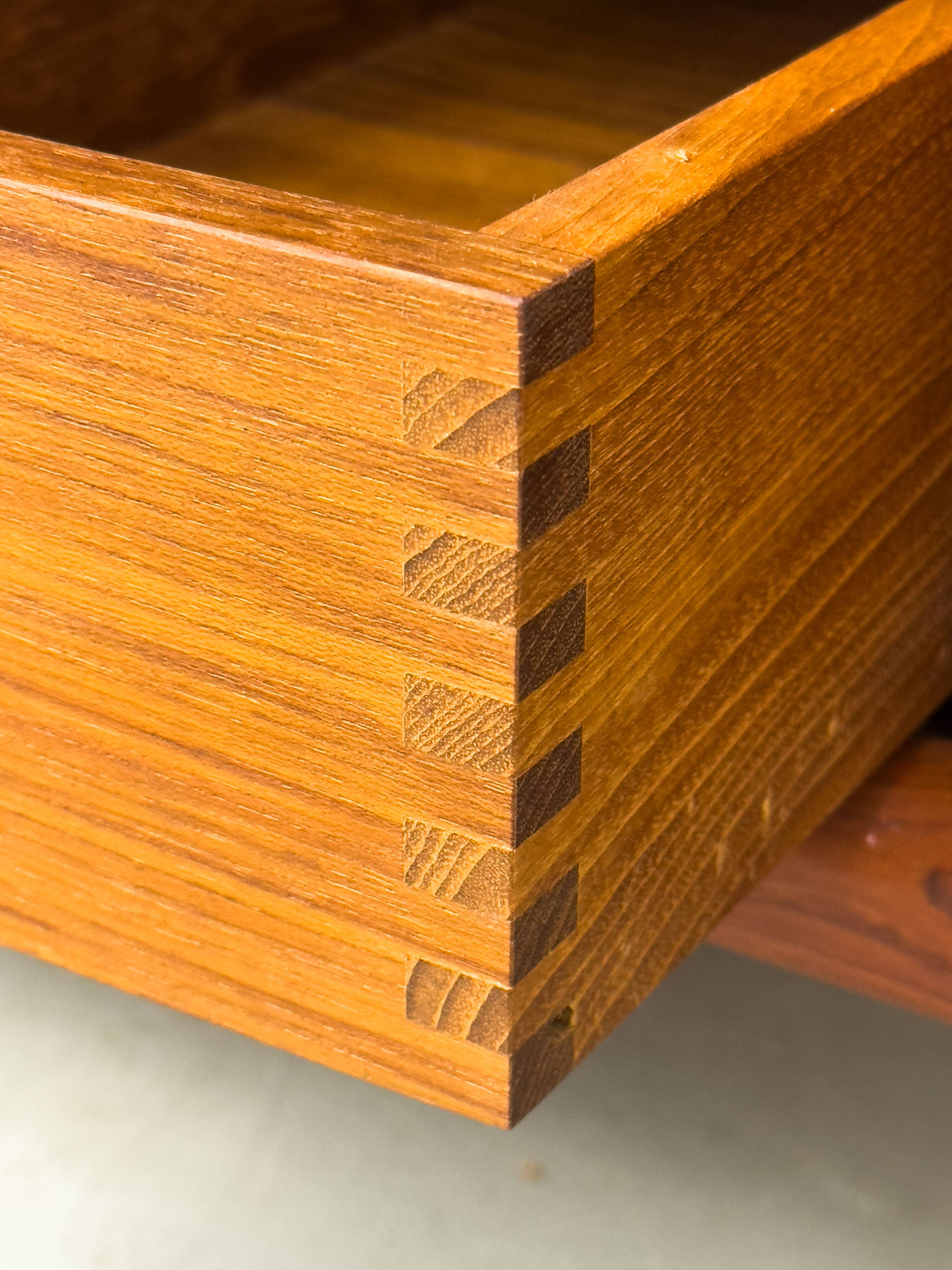 Buffet Hi-Fi danois en teck avec portes à tambour de Dyrlund, années 1970