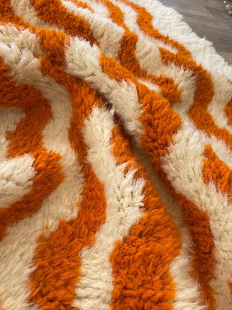 Traditional handmade Beni Ouraine rug, size 140 x 260 cm