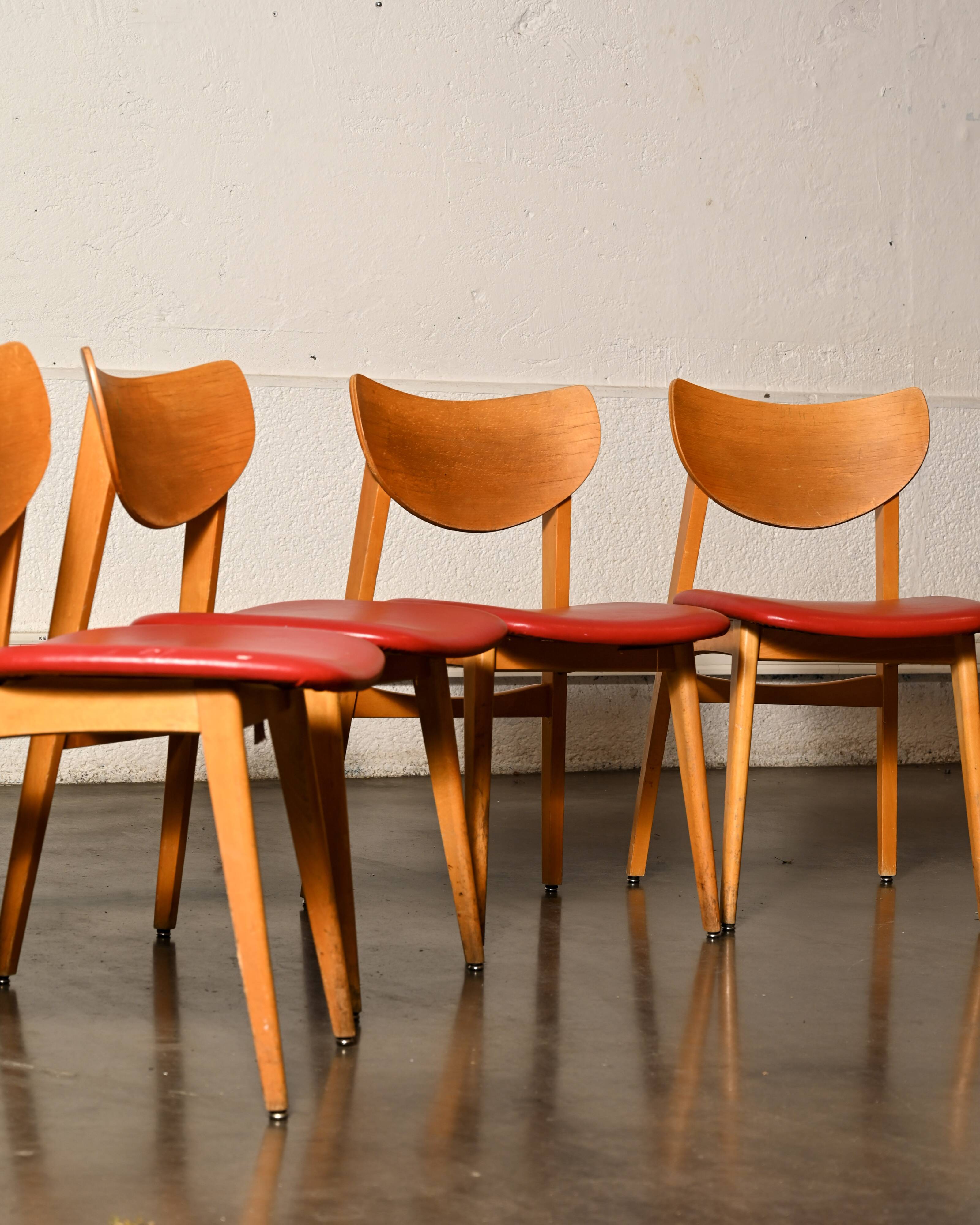 Chaise vintage en skaï rouge