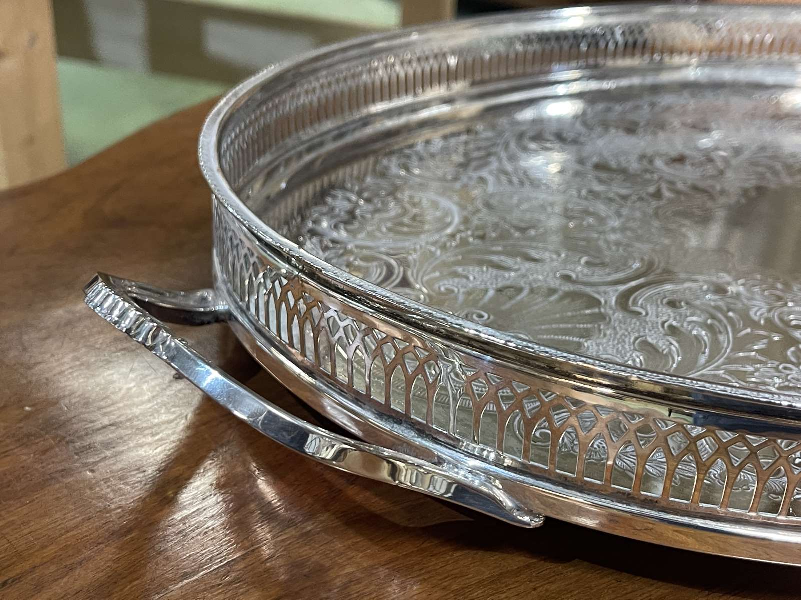 English silver metal top from the 1950s