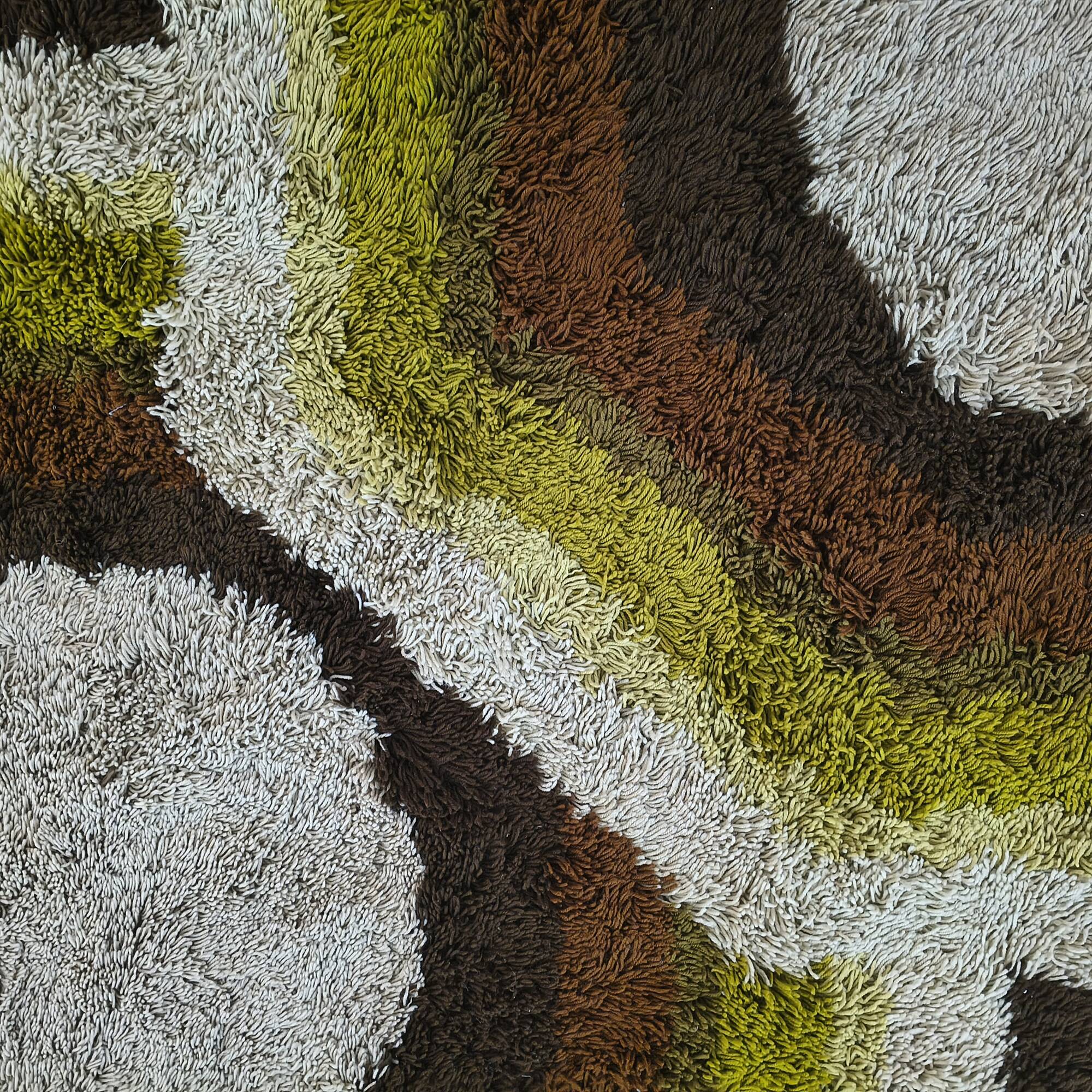 1970s Gorgeous Space Age Luxury Rug by Desso with Original Label.