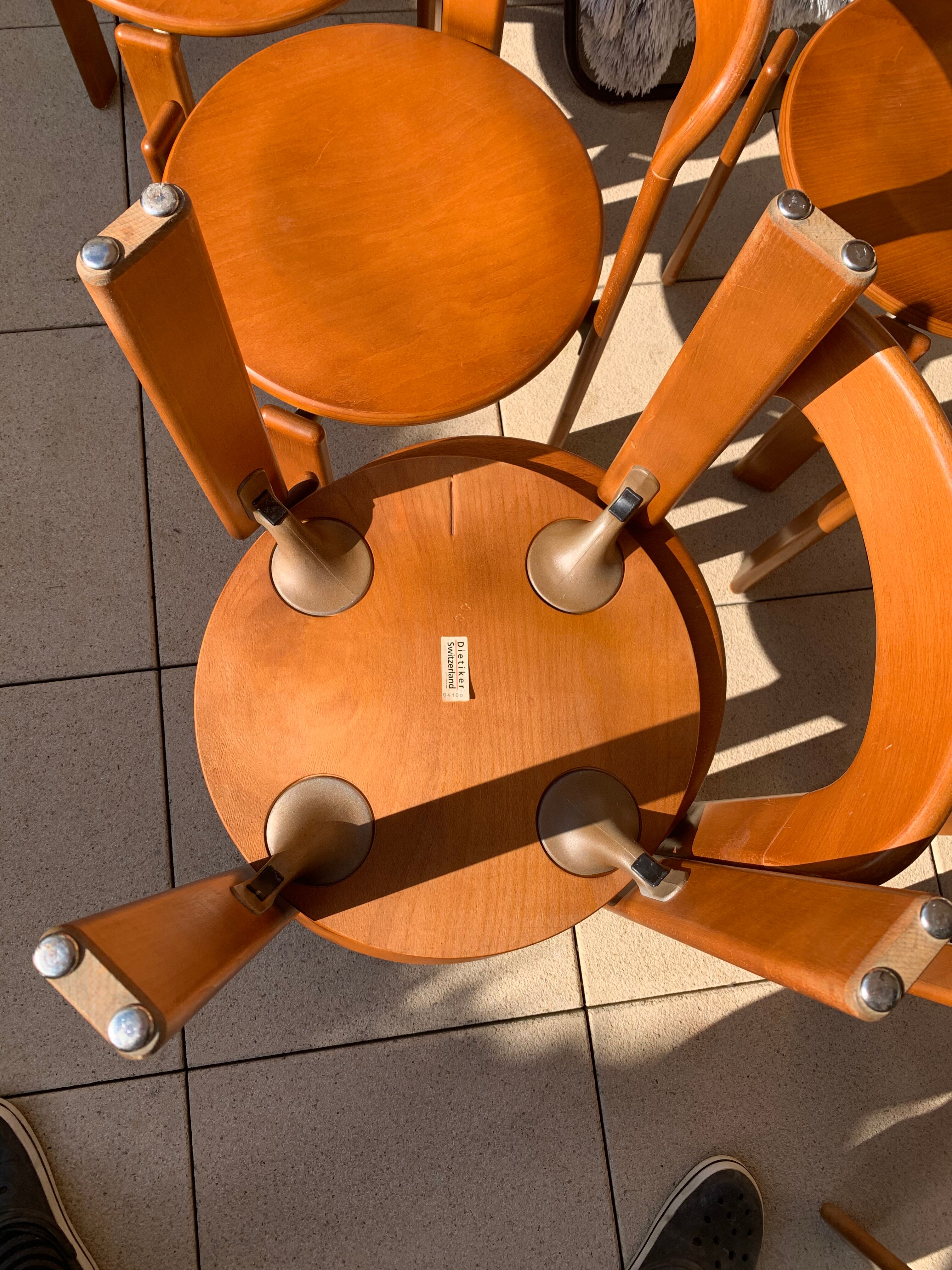 Paire de chaise modèle 33 par Bruno Rey