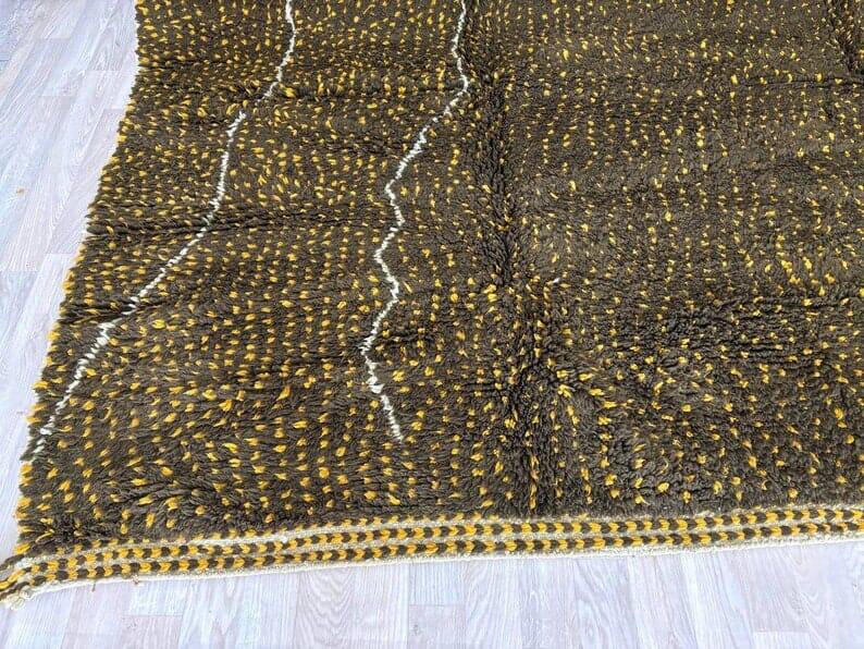 Moroccan Berber rug made of pure wool, handcrafted, size 140 x 260 cm.