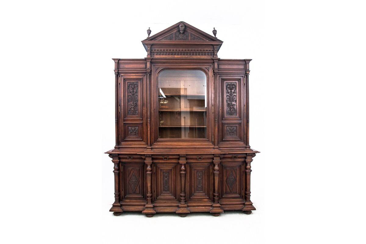A historic cupboard from the end of the 19th century.