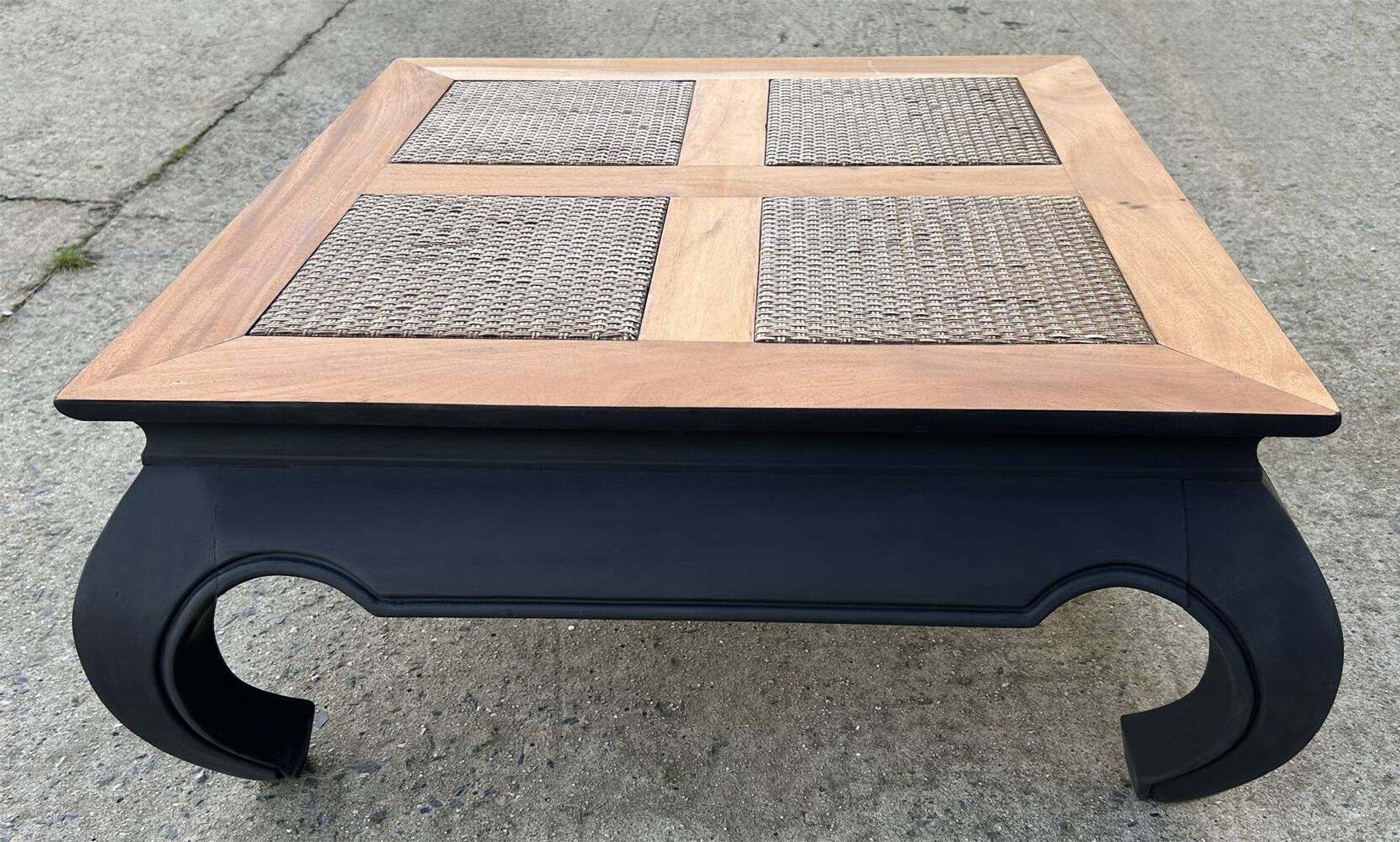 Table basse à opium carrée, en teck massif, pieds éléphant