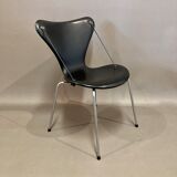 Set of 4 Arne Jacobsen chairs.
