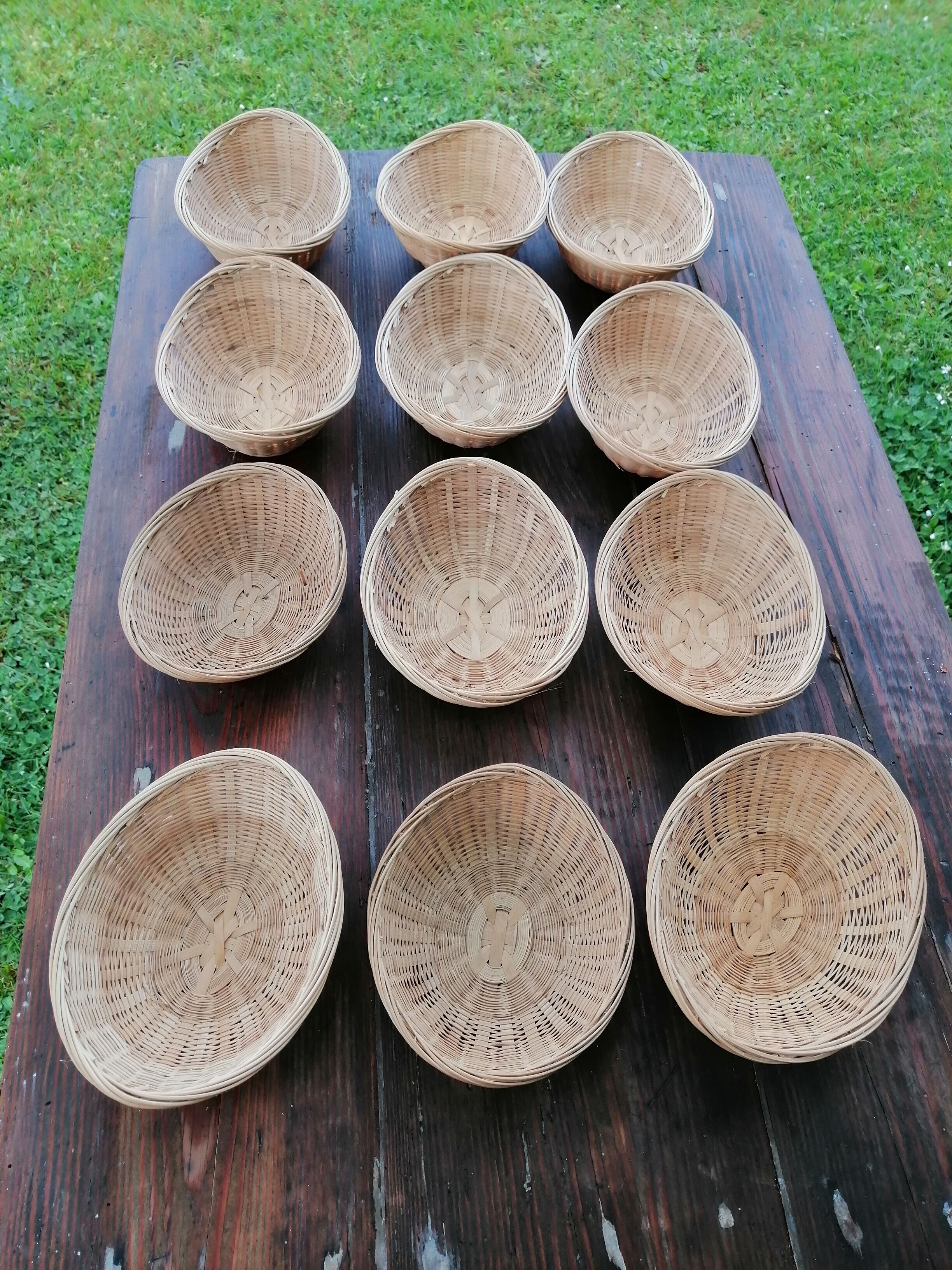 Set of 12 wicker restaurant bread baskets