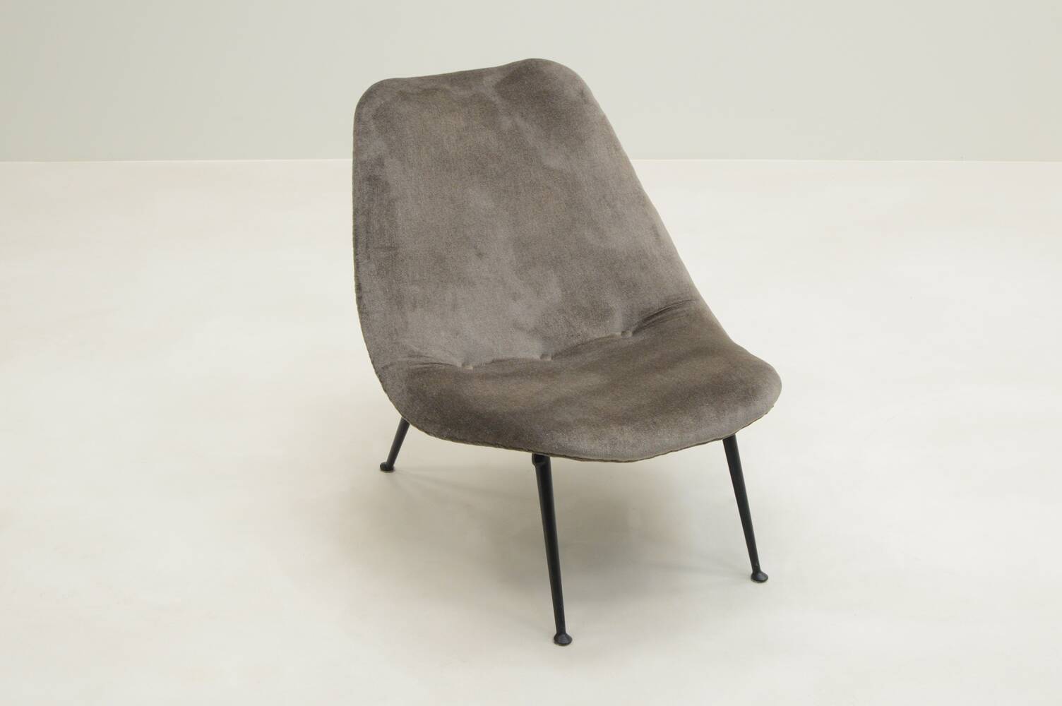 Model 122 chair by Theo Ruth for Artifort, 1950s The Netherlands.