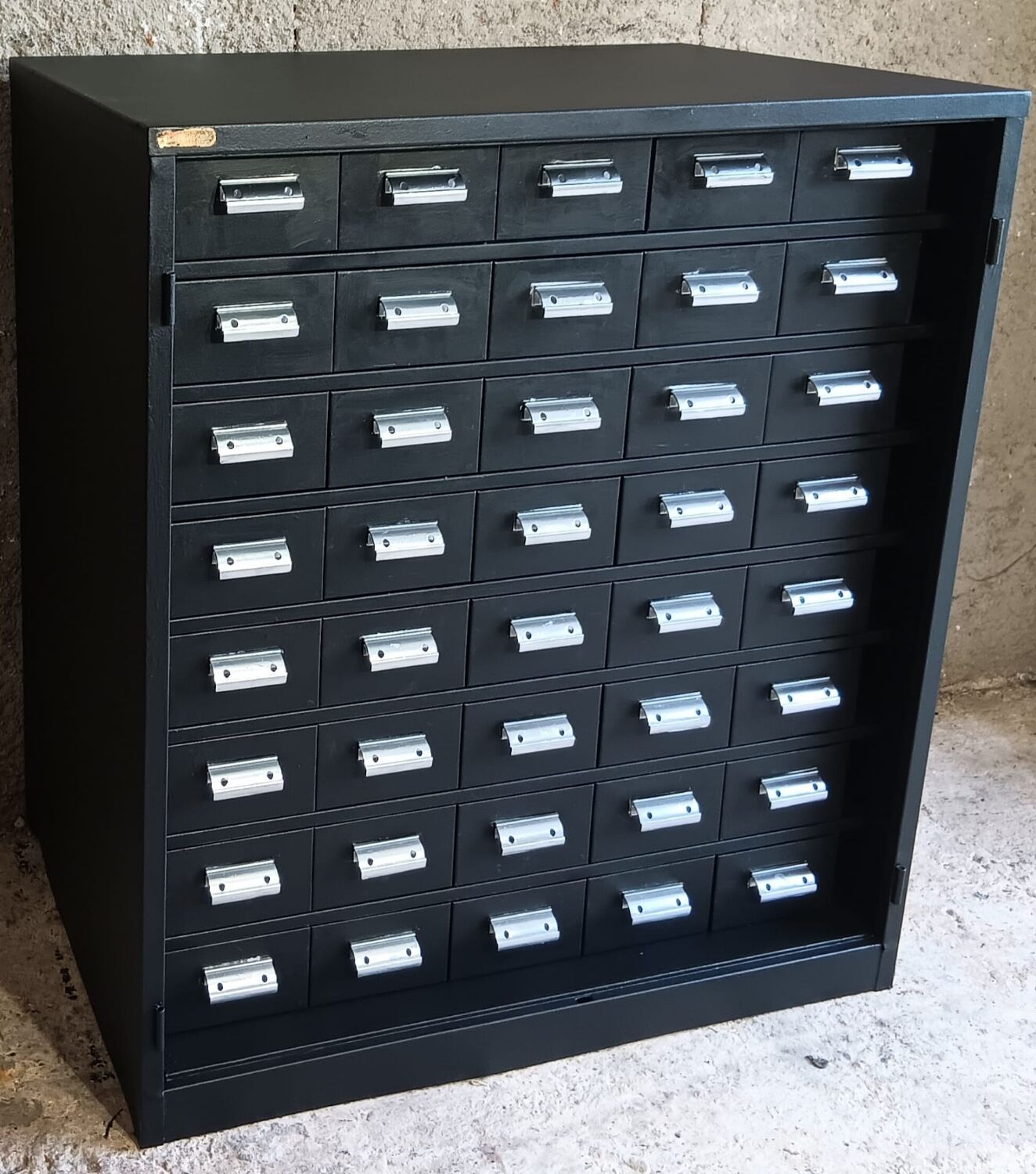 Industrial workbench - 40 drawers