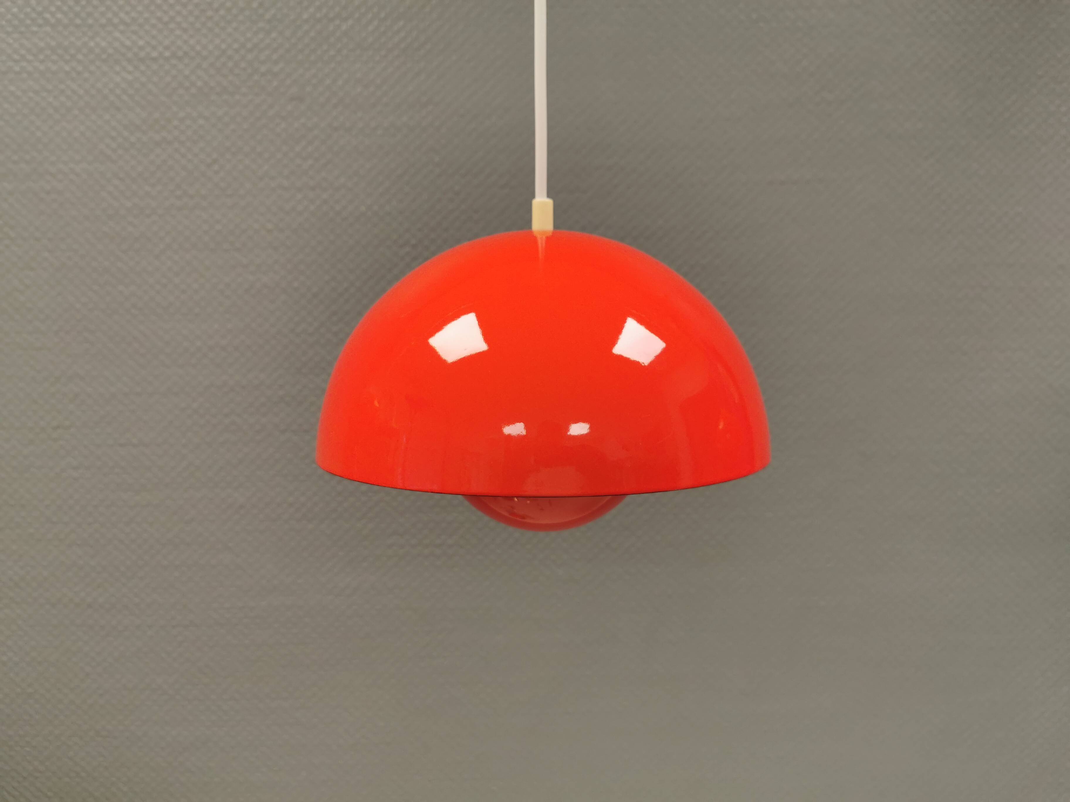 Suspension Flowerpot vp1 originales, conçue par Verner Panton.