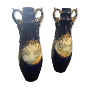 Paire de vases en porcelaine de