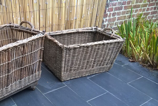 Panier en osier ancien.