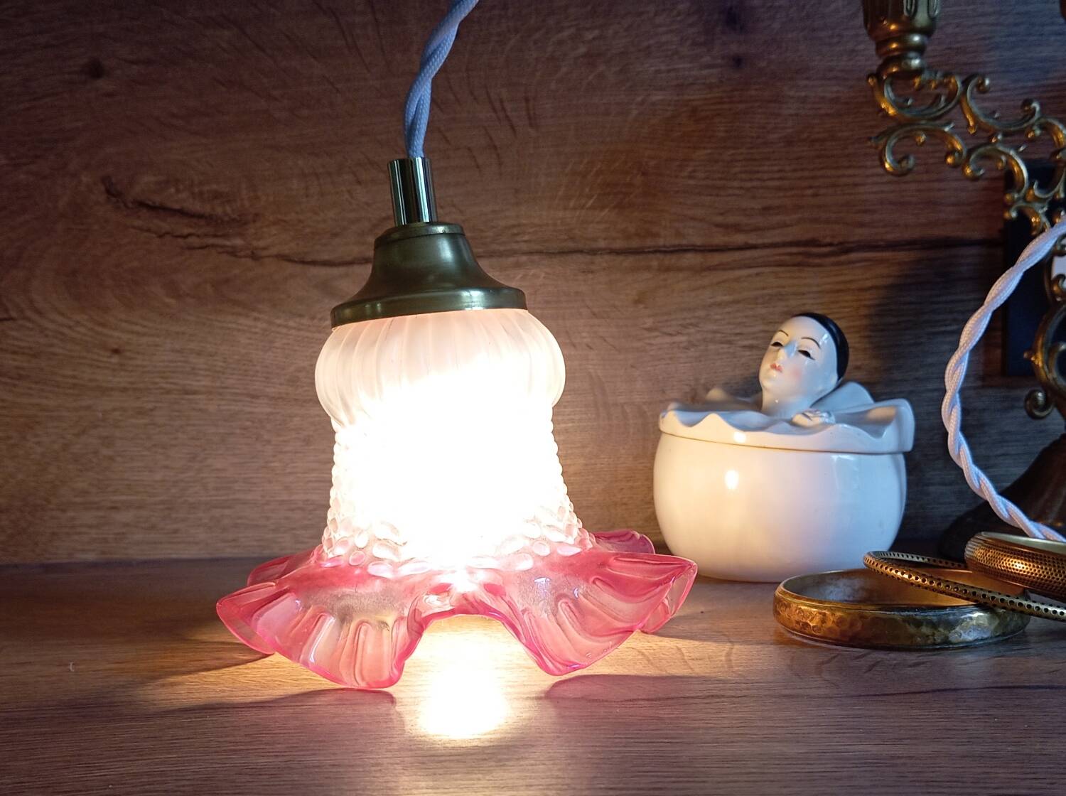 Lampe baladeuse en verre juponné vieux rose